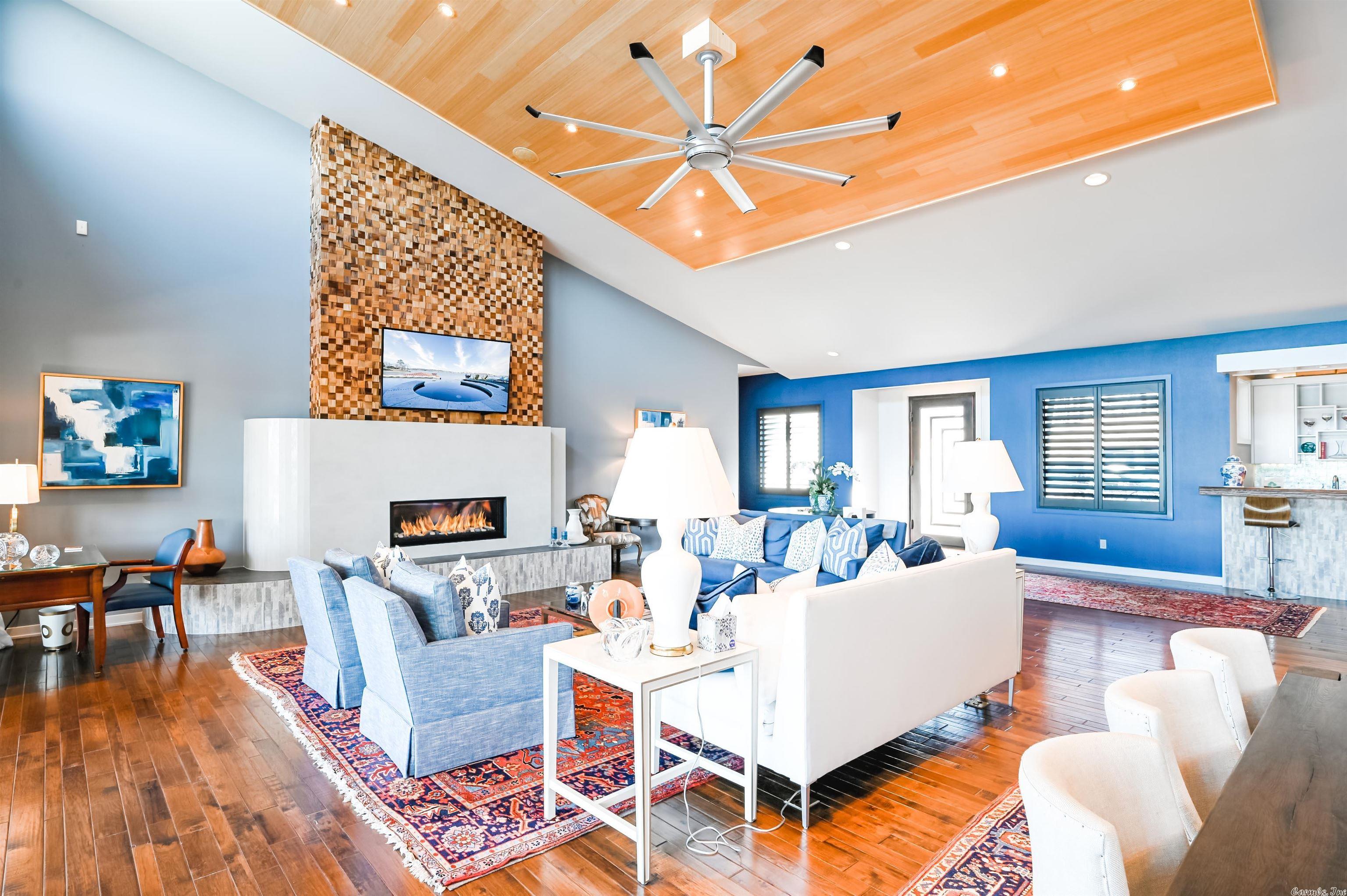 Point on Wilson Point - Residential