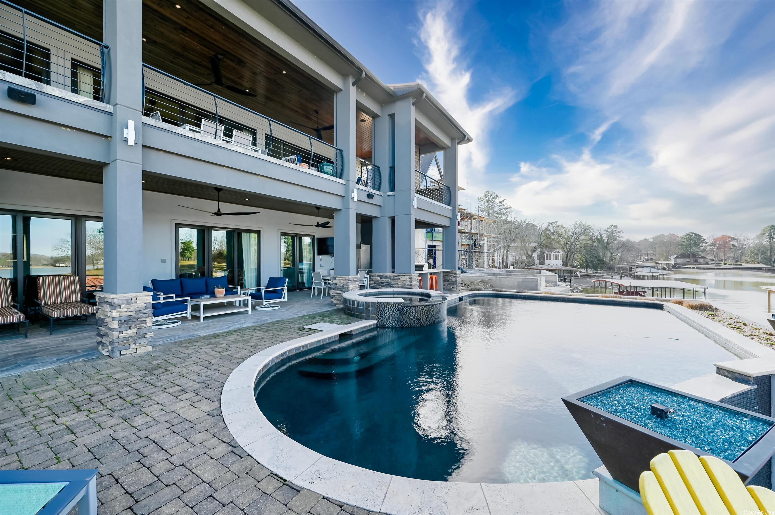 Point on Wilson Point - Residential