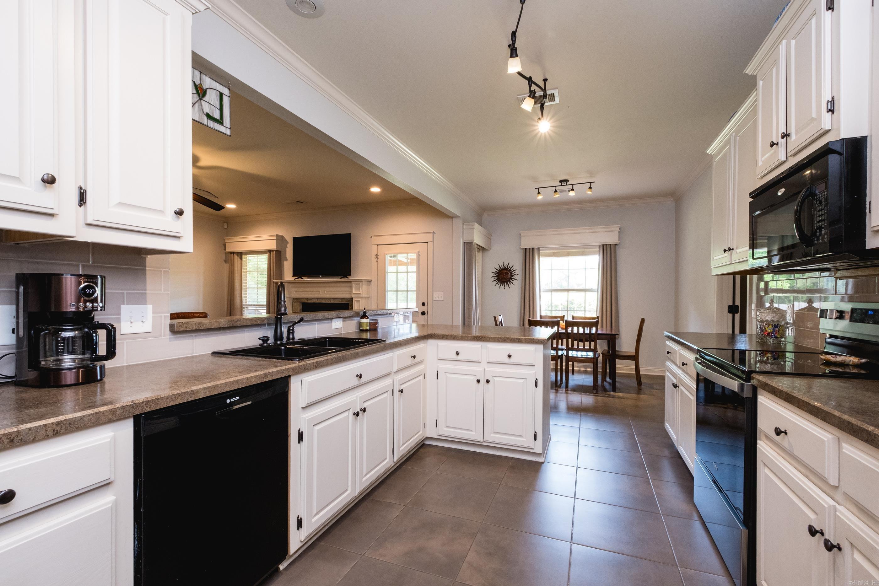 MEADOWLAKE - Residential