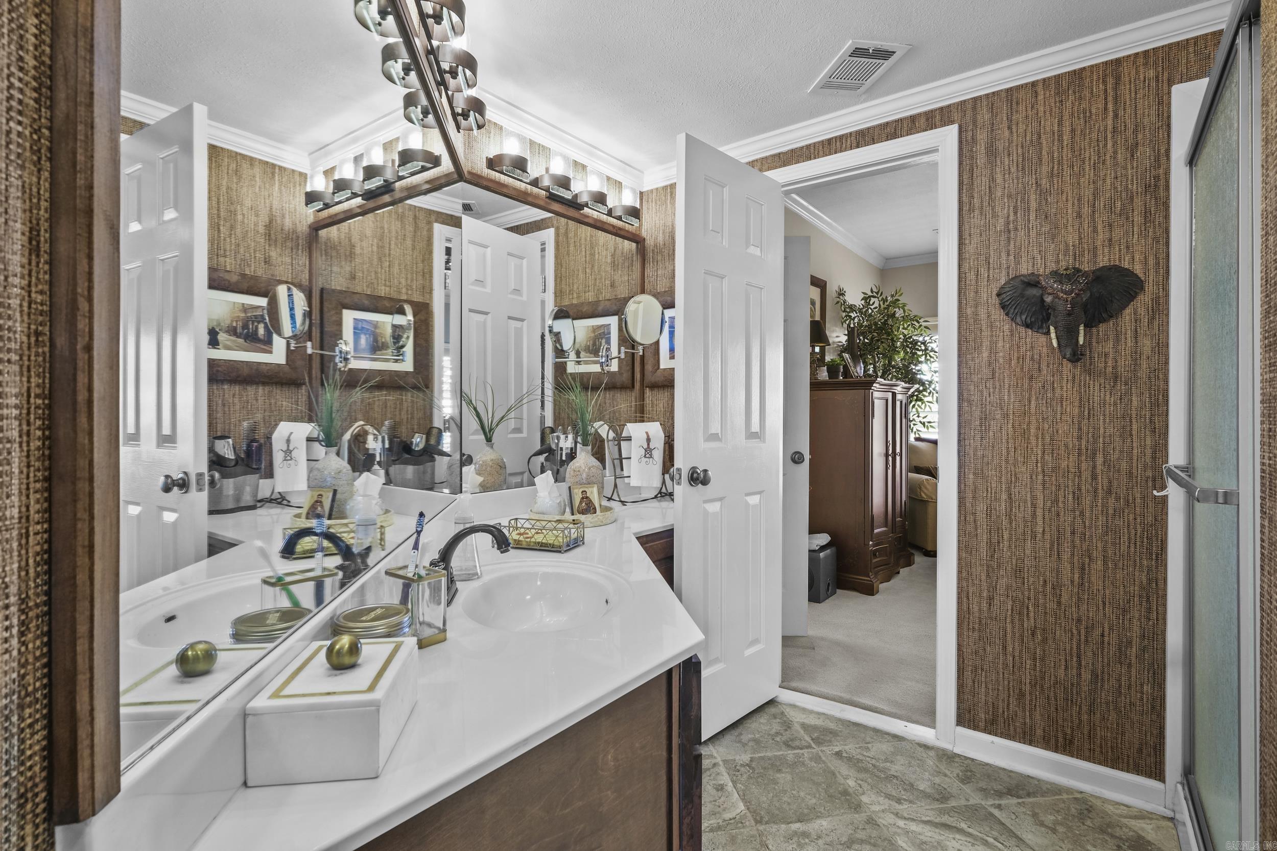 BAYSHORE TOWNHOMES - Residential