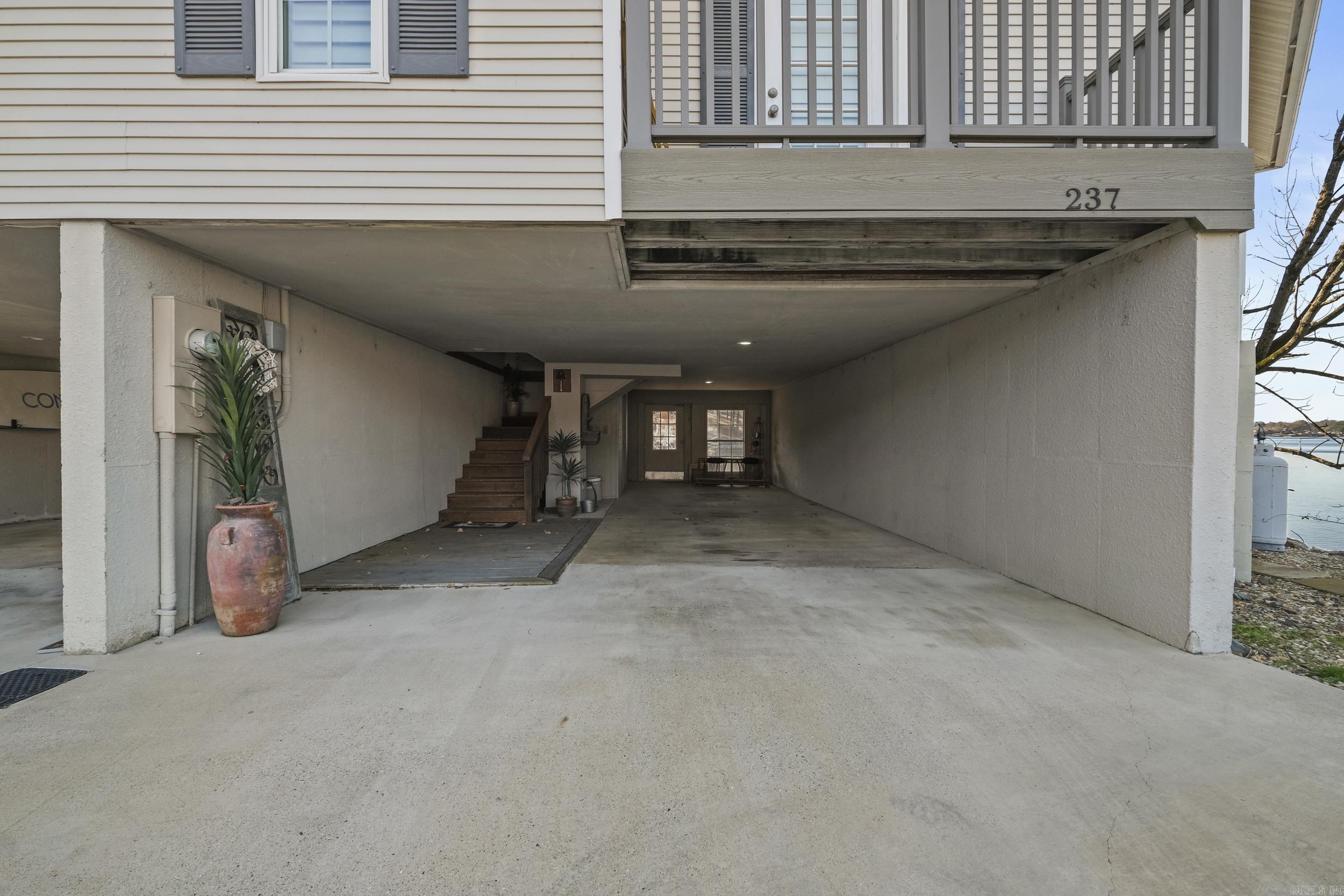 BAYSHORE TOWNHOMES - Residential