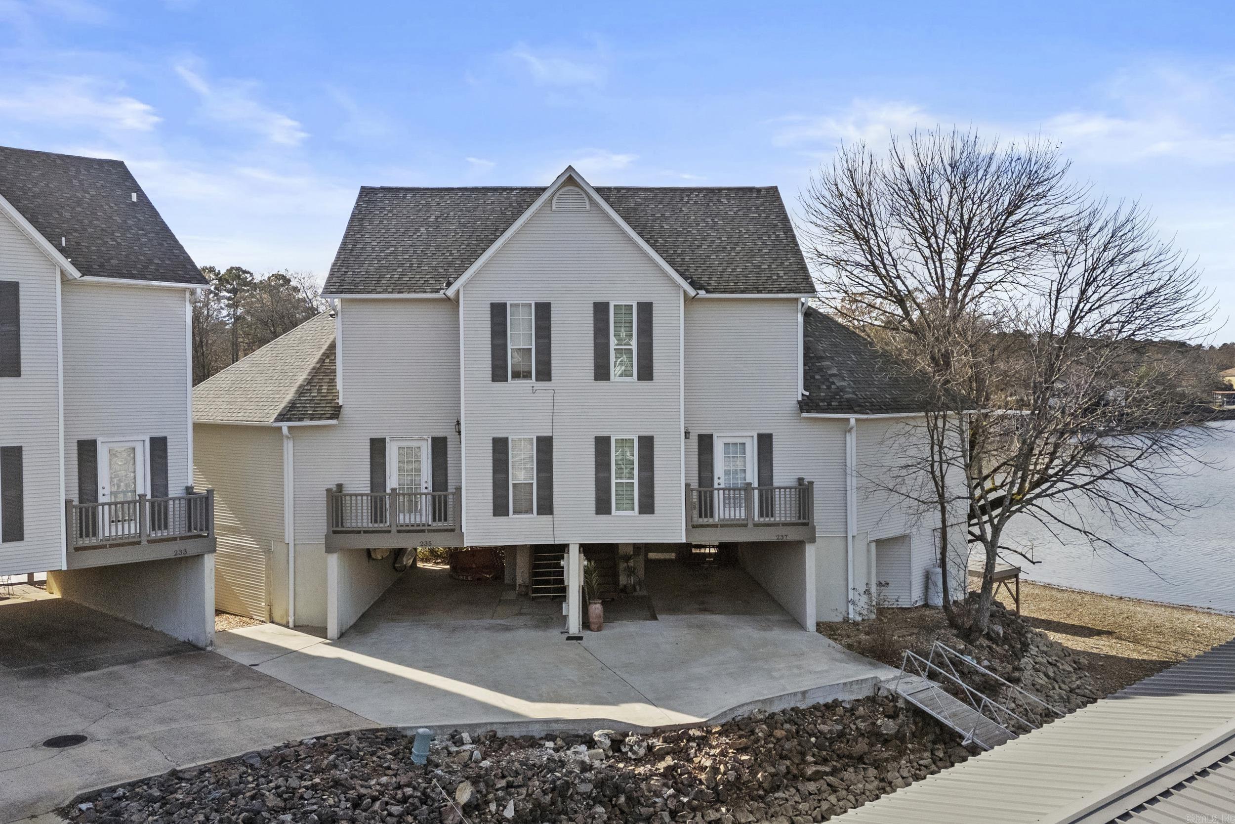 BAYSHORE TOWNHOMES - Residential