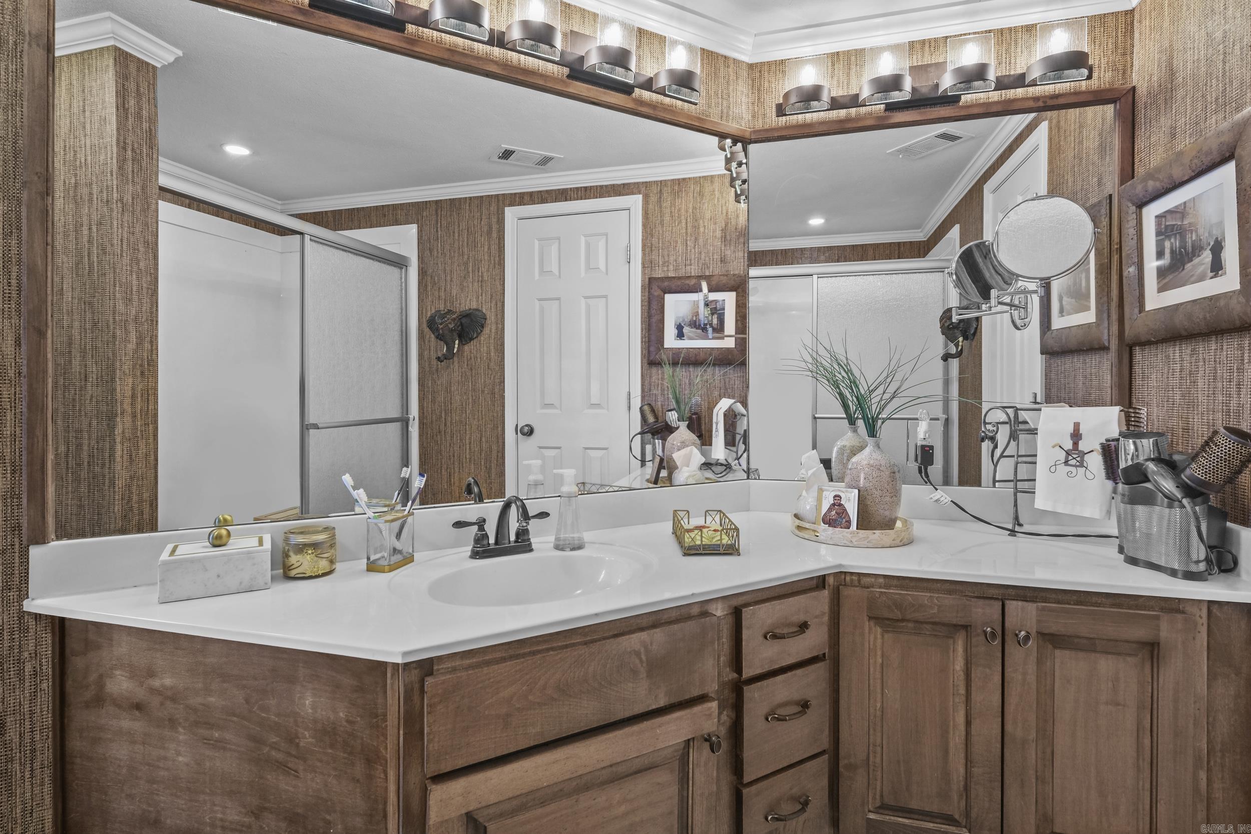 BAYSHORE TOWNHOMES - Residential