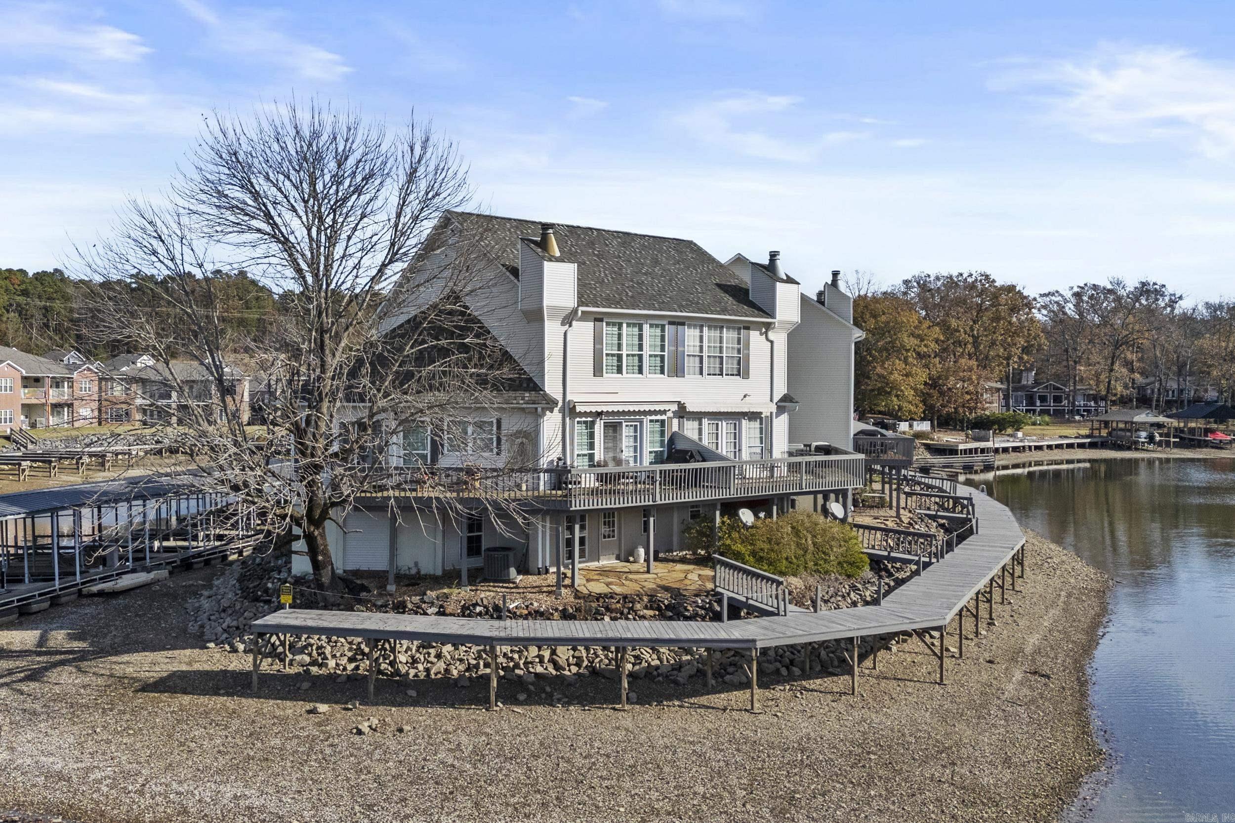 BAYSHORE TOWNHOMES - Residential