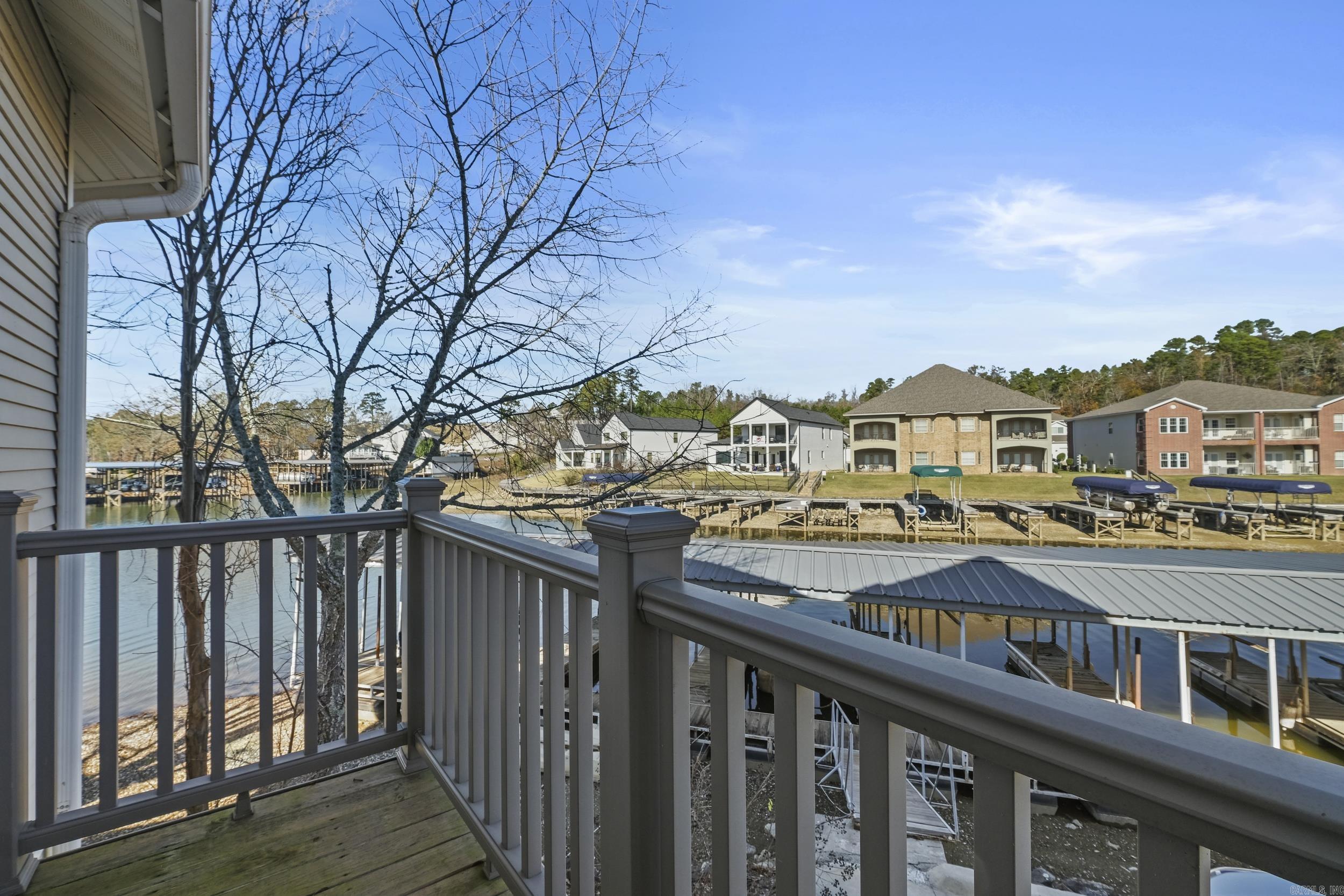 BAYSHORE TOWNHOMES - Residential