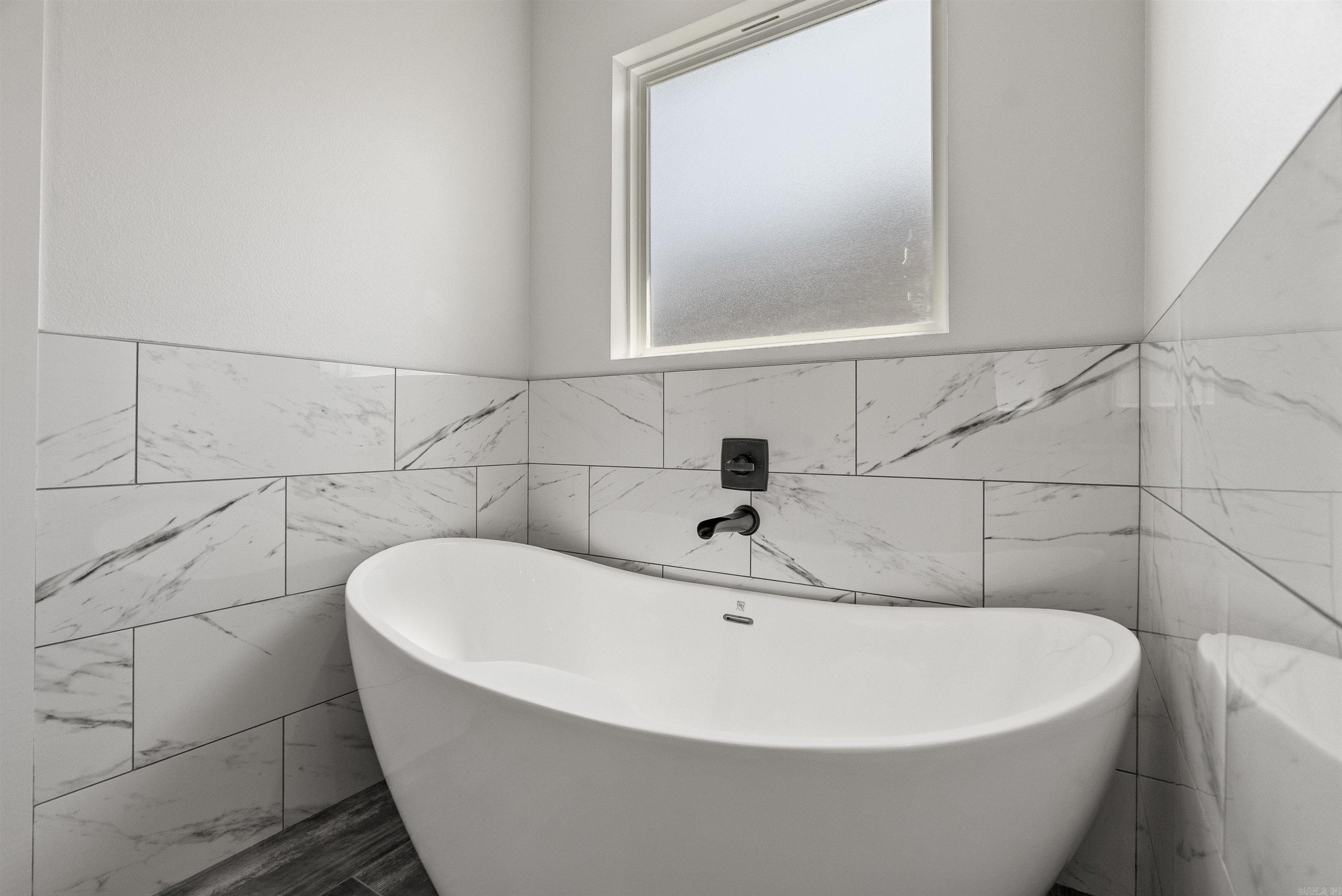 NORTH SHORE @ HURRICANE LAKE EST - Residential