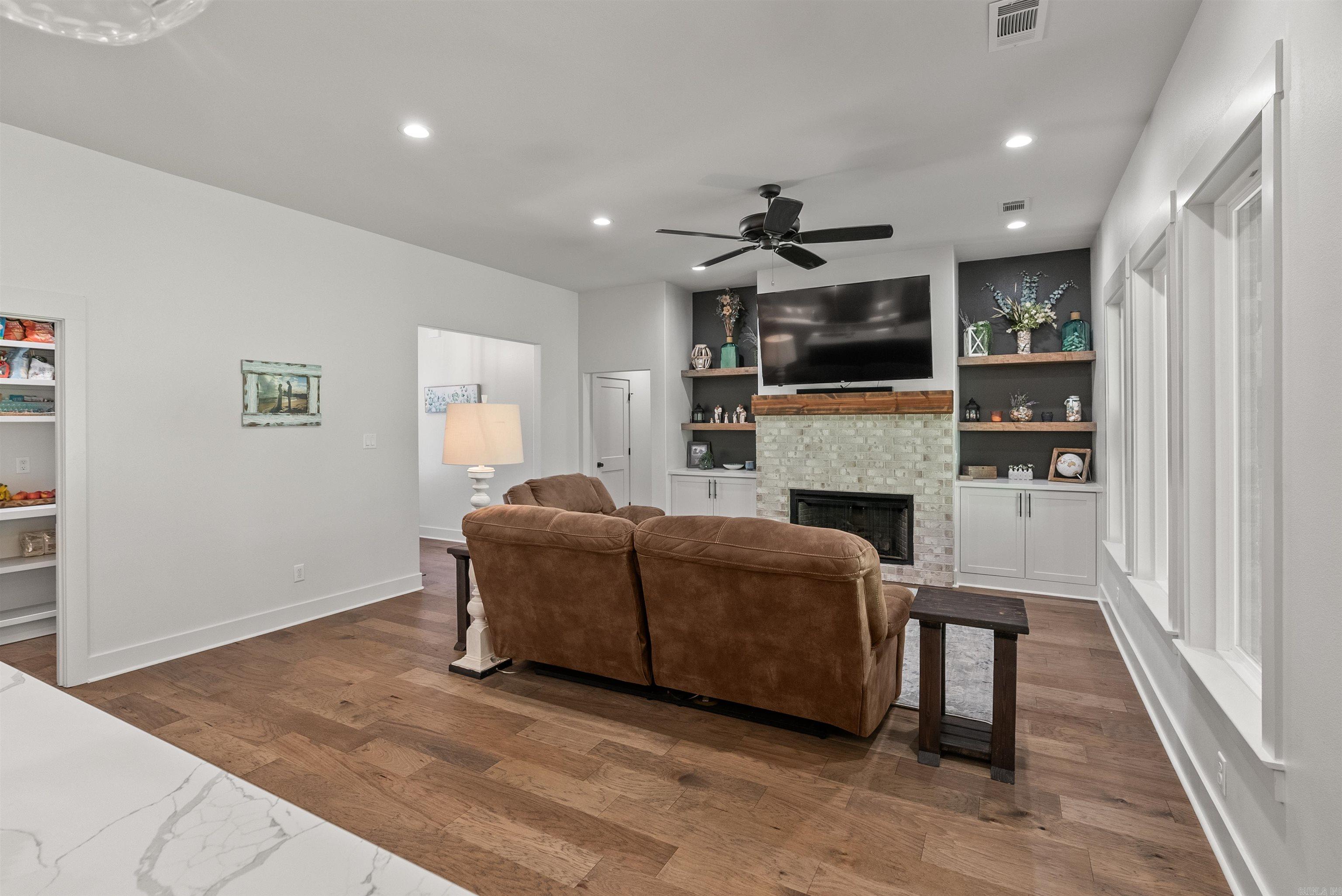 NORTH SHORE @ HURRICANE LAKE EST - Residential