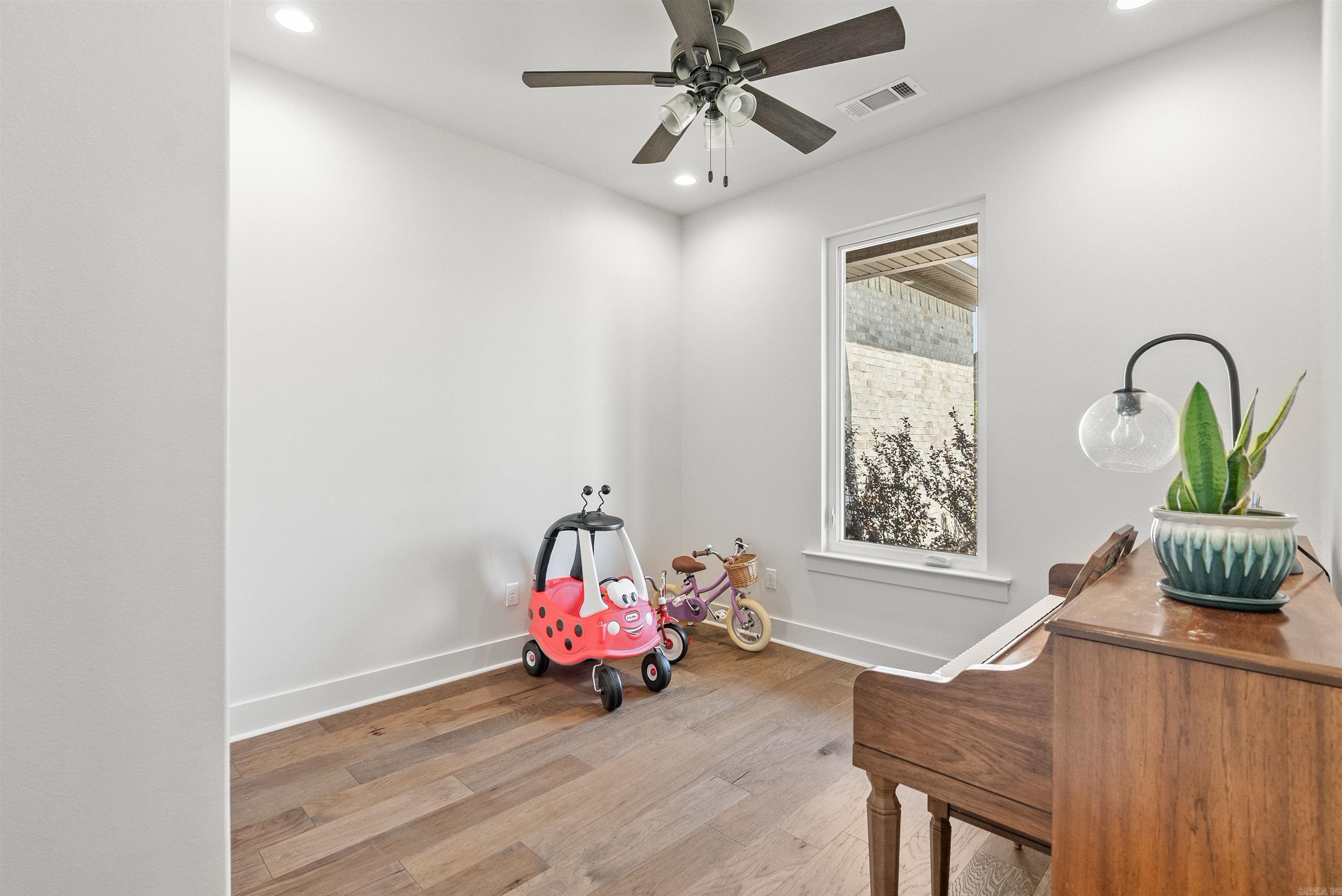 NORTH SHORE @ HURRICANE LAKE EST - Residential