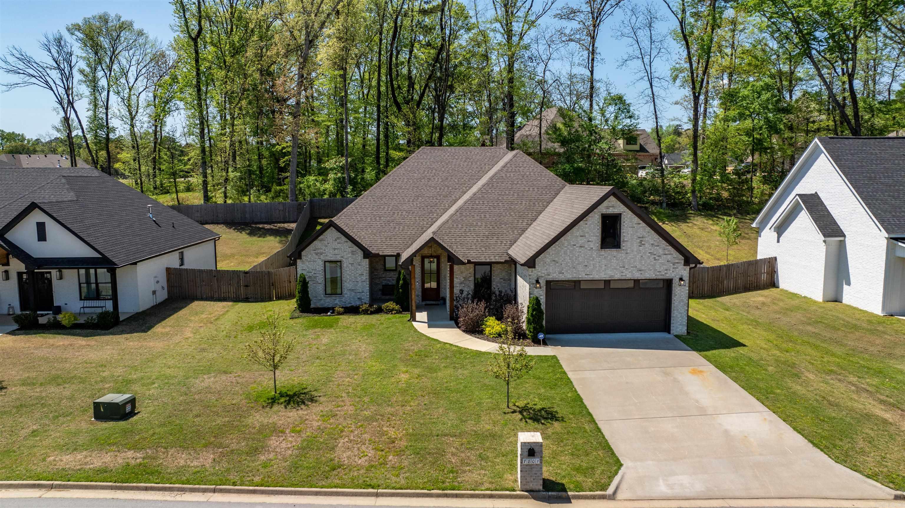 NORTH SHORE @ HURRICANE LAKE EST - Residential