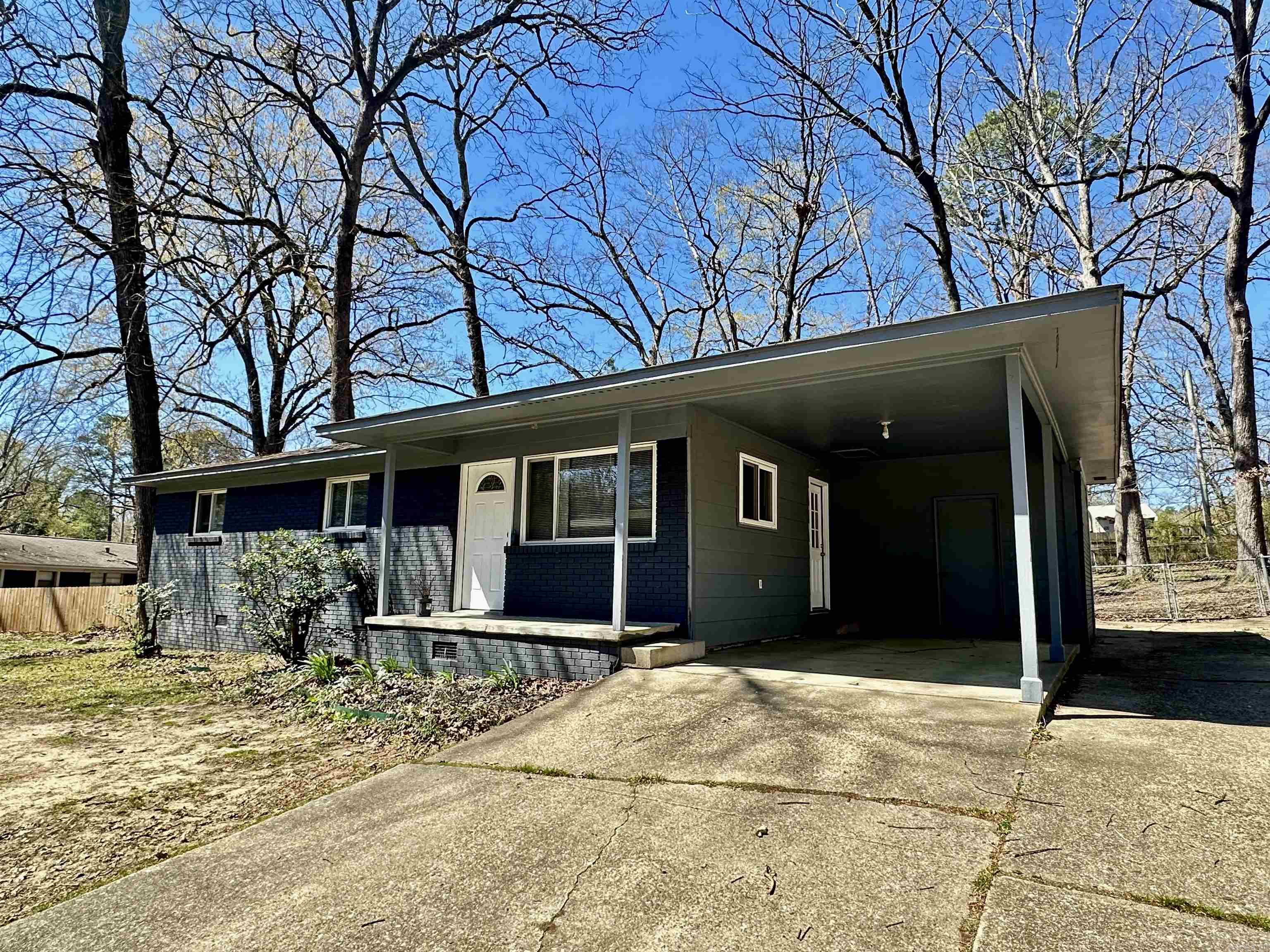 WATSON MANOR - Residential