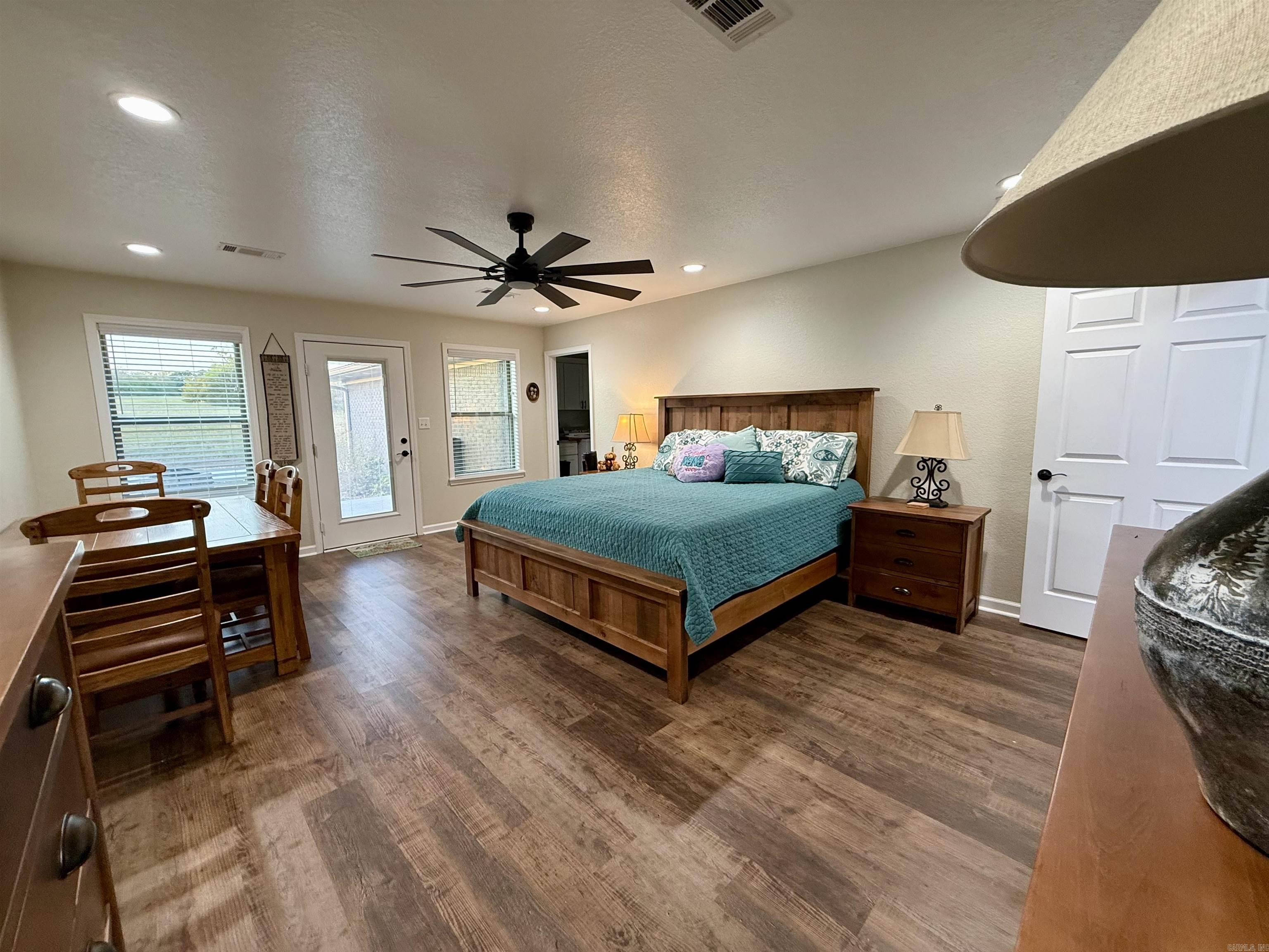 DEETER - Residential