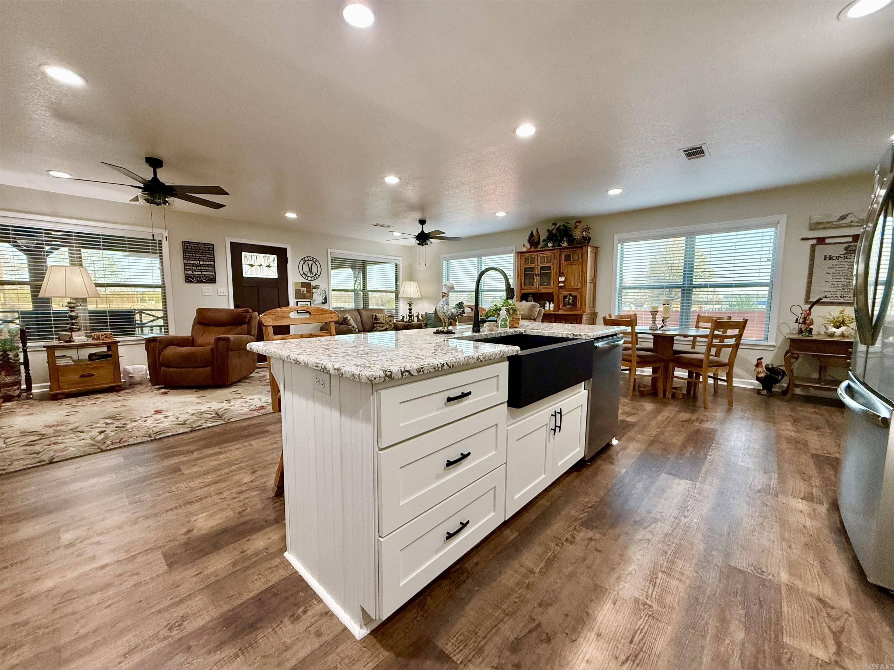 DEETER - Residential