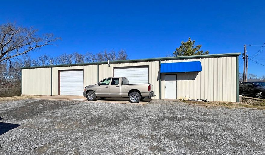 4000 sq. ft. shop located just off Hwy 65 in Springhill directly behind Tobacco store near Elliott Rd.  Shop is divided in the middle with a bathroom on either side. Garage door style opening between the two halves. Exterior has two garage doors in the front and one at the rear of the building. Ample grass and gravel parking for multiple vehicles. Two tenants currently occupy the building and both have been in building for 12 years.