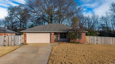 Photo of 1550 Gold Falls, Conway, AR 72032 (MLS # 25048879)