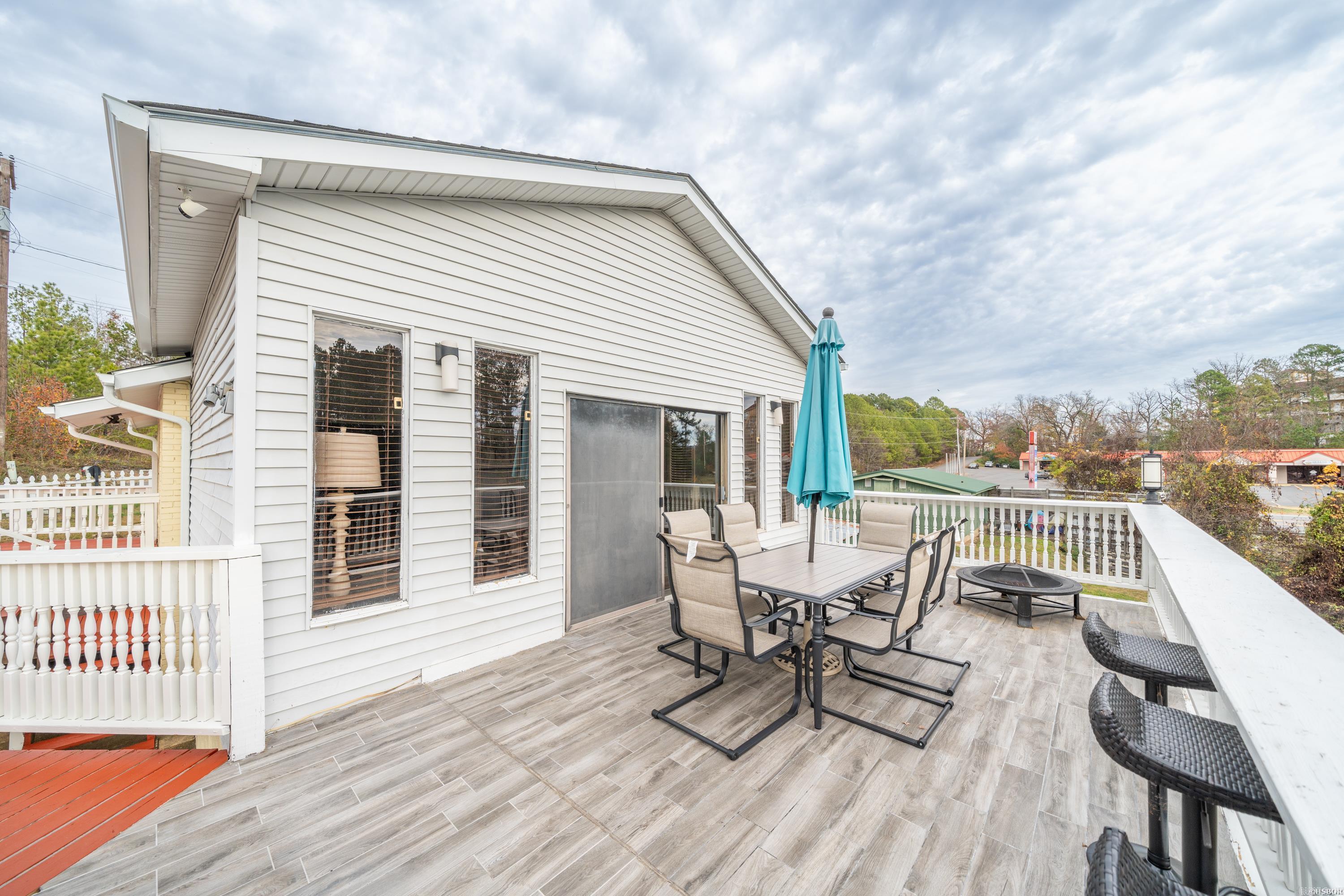 LAKEVIEW COURTS - Residential