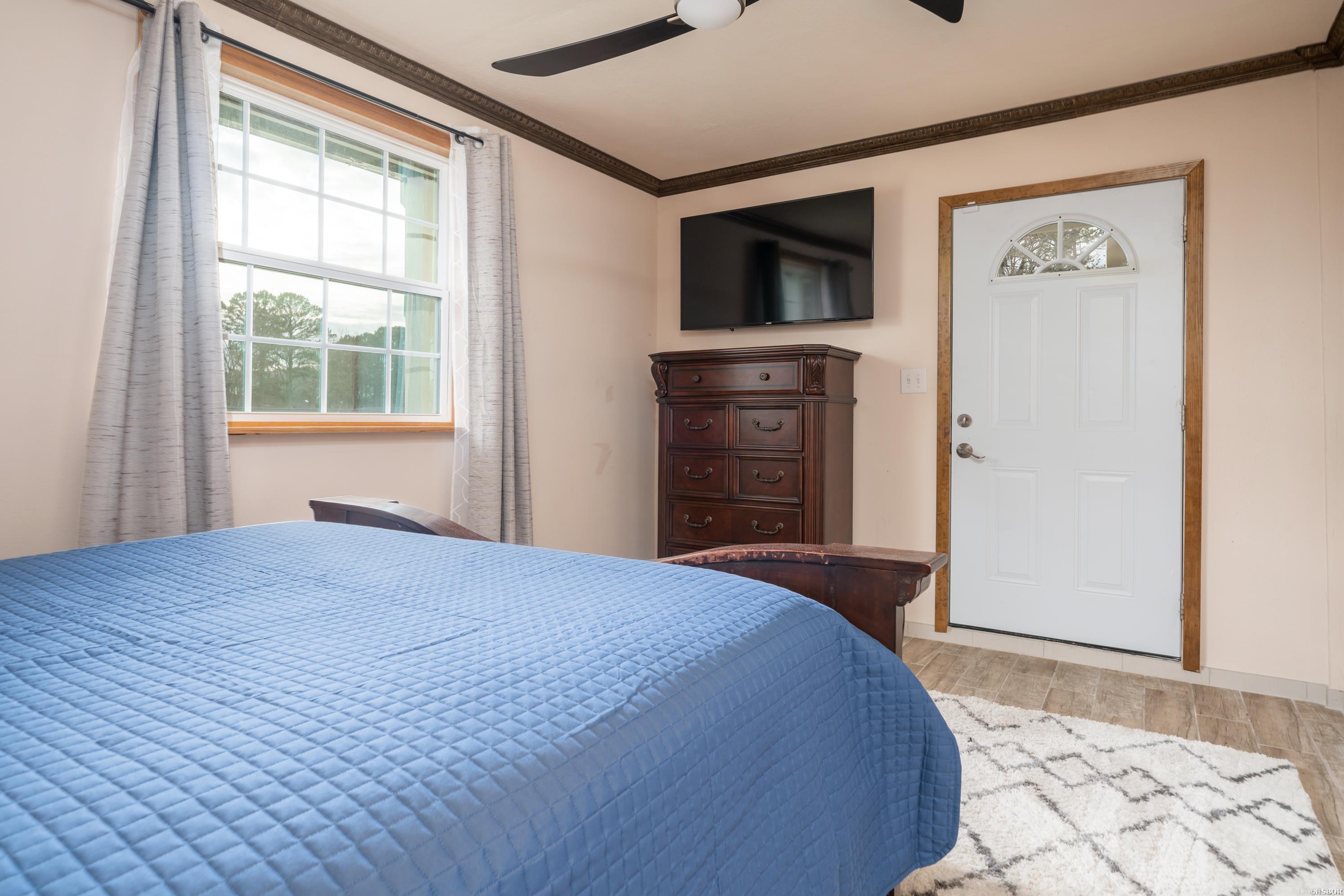 LAKEVIEW COURTS - Residential