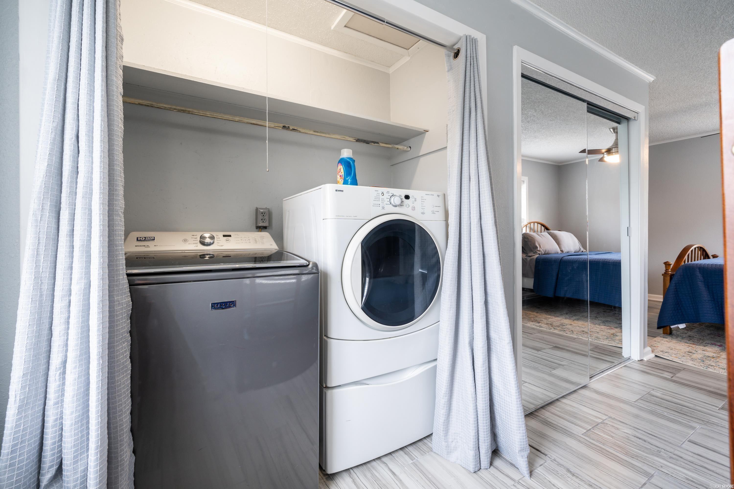 LAKEVIEW COURTS - Residential