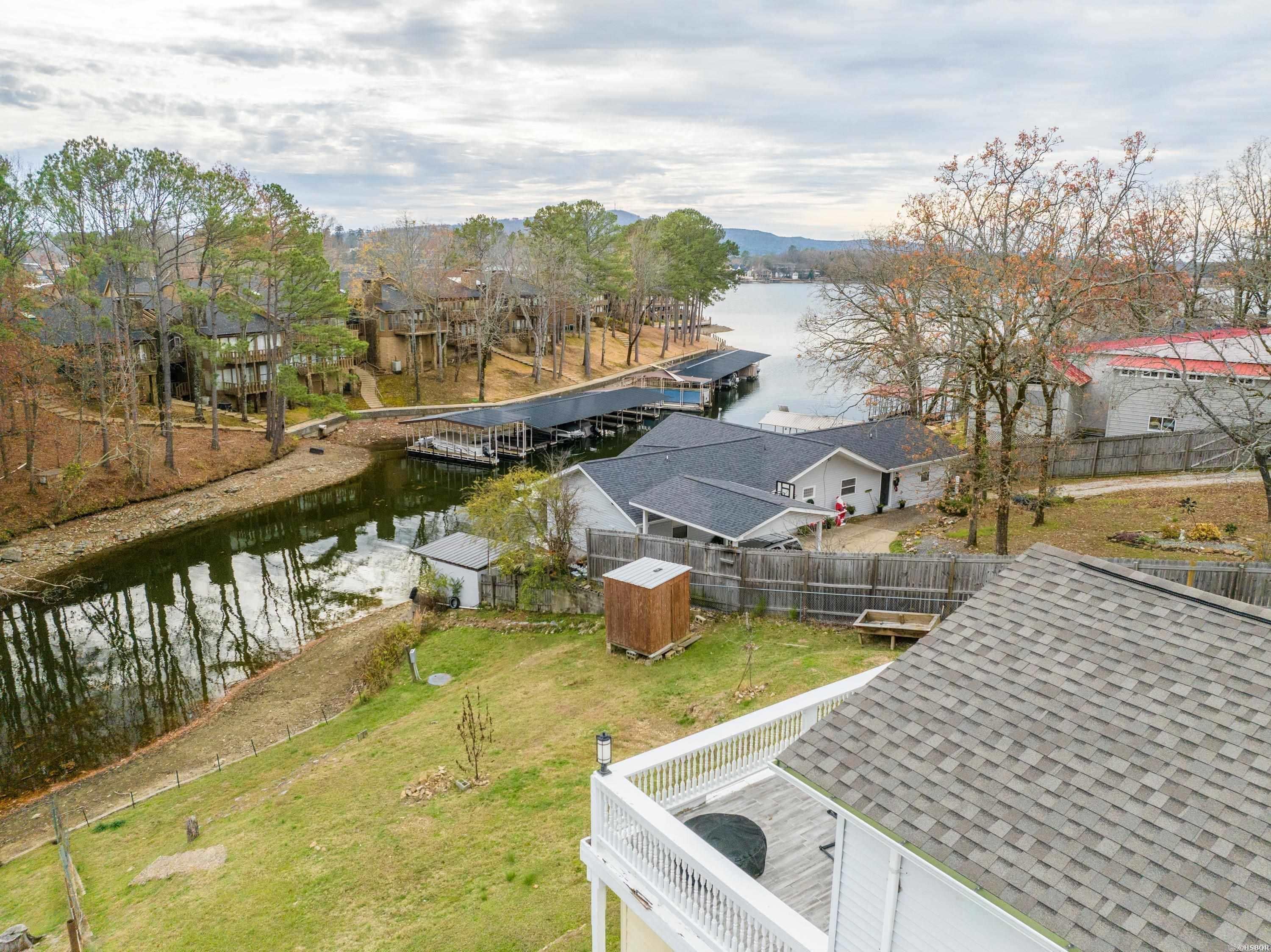 LAKEVIEW COURTS - Residential
