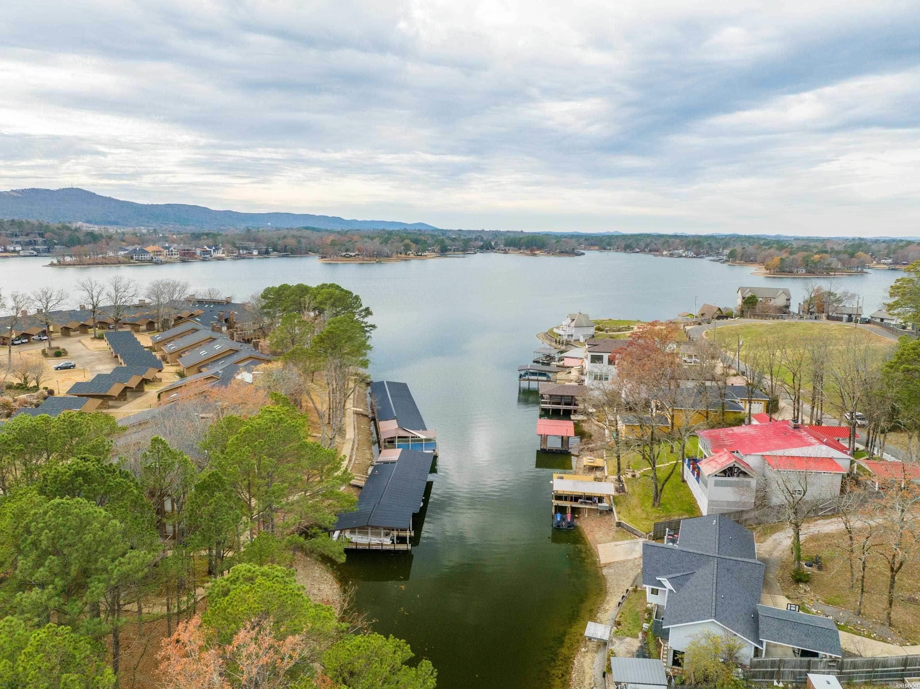 LAKEVIEW COURTS - Residential