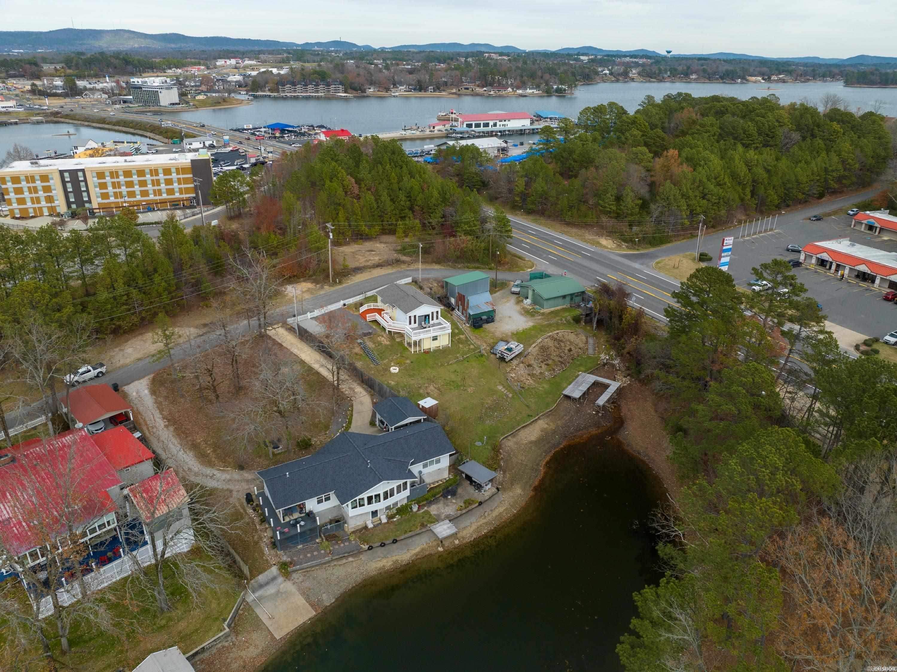 LAKEVIEW COURTS - Residential