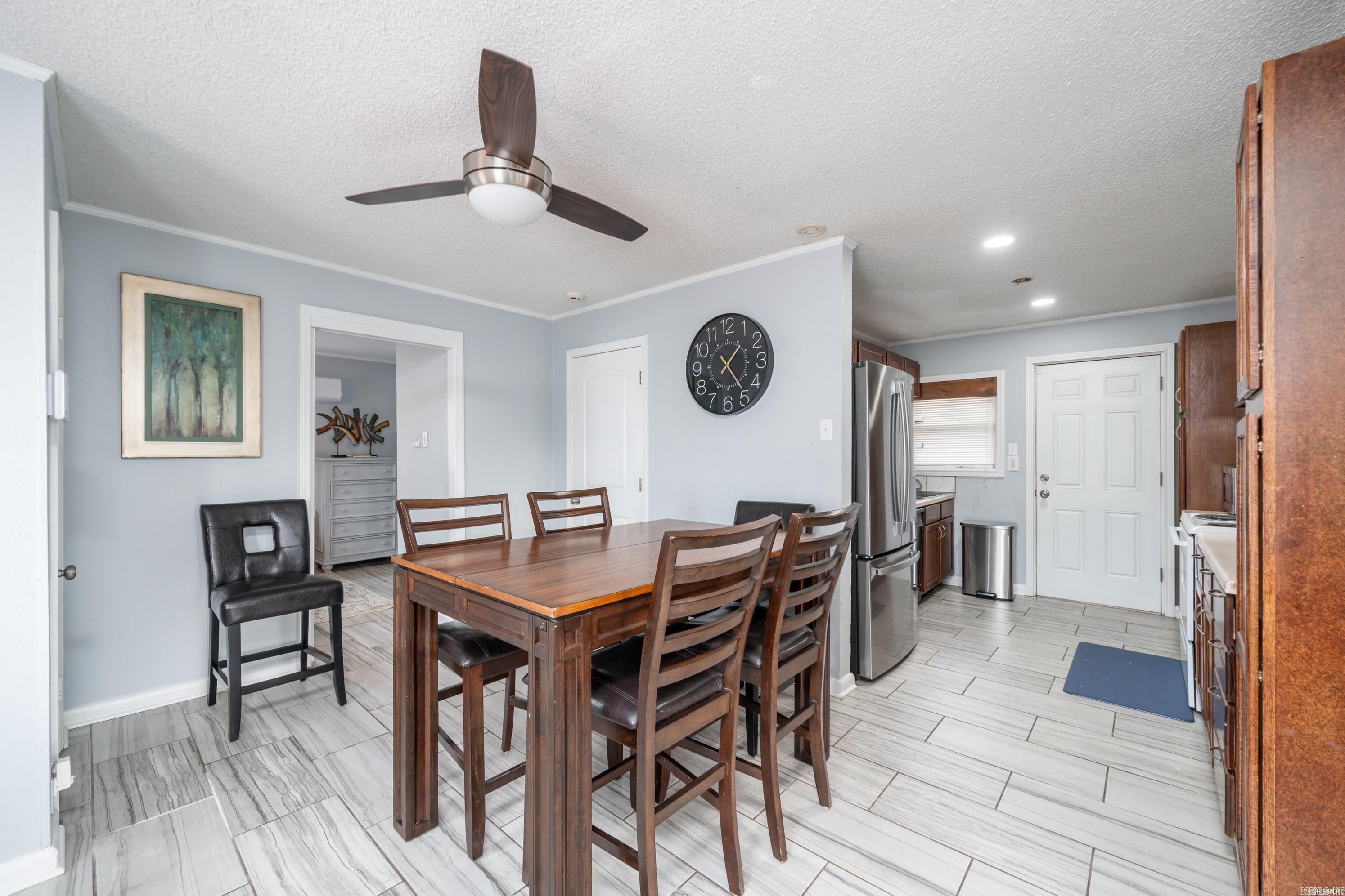 LAKEVIEW COURTS - Residential