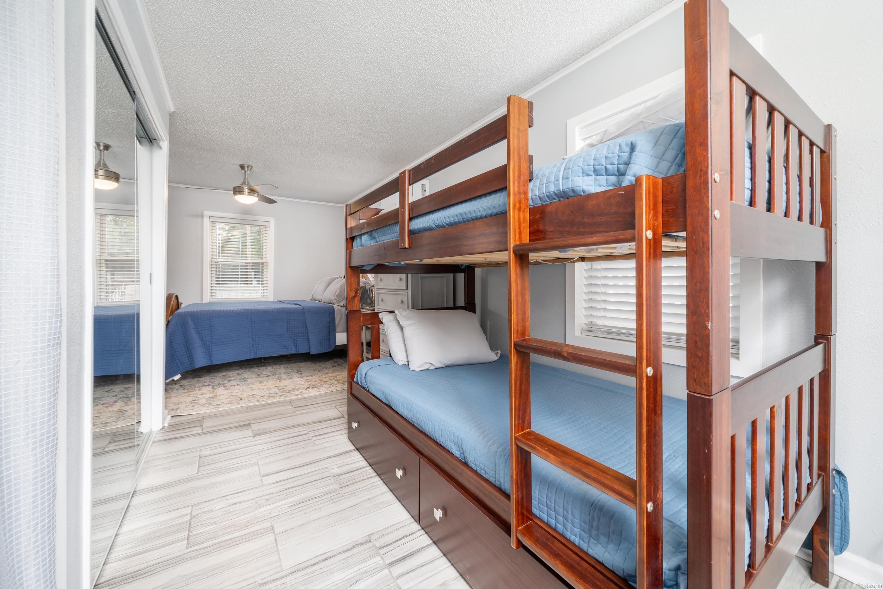 LAKEVIEW COURTS - Residential