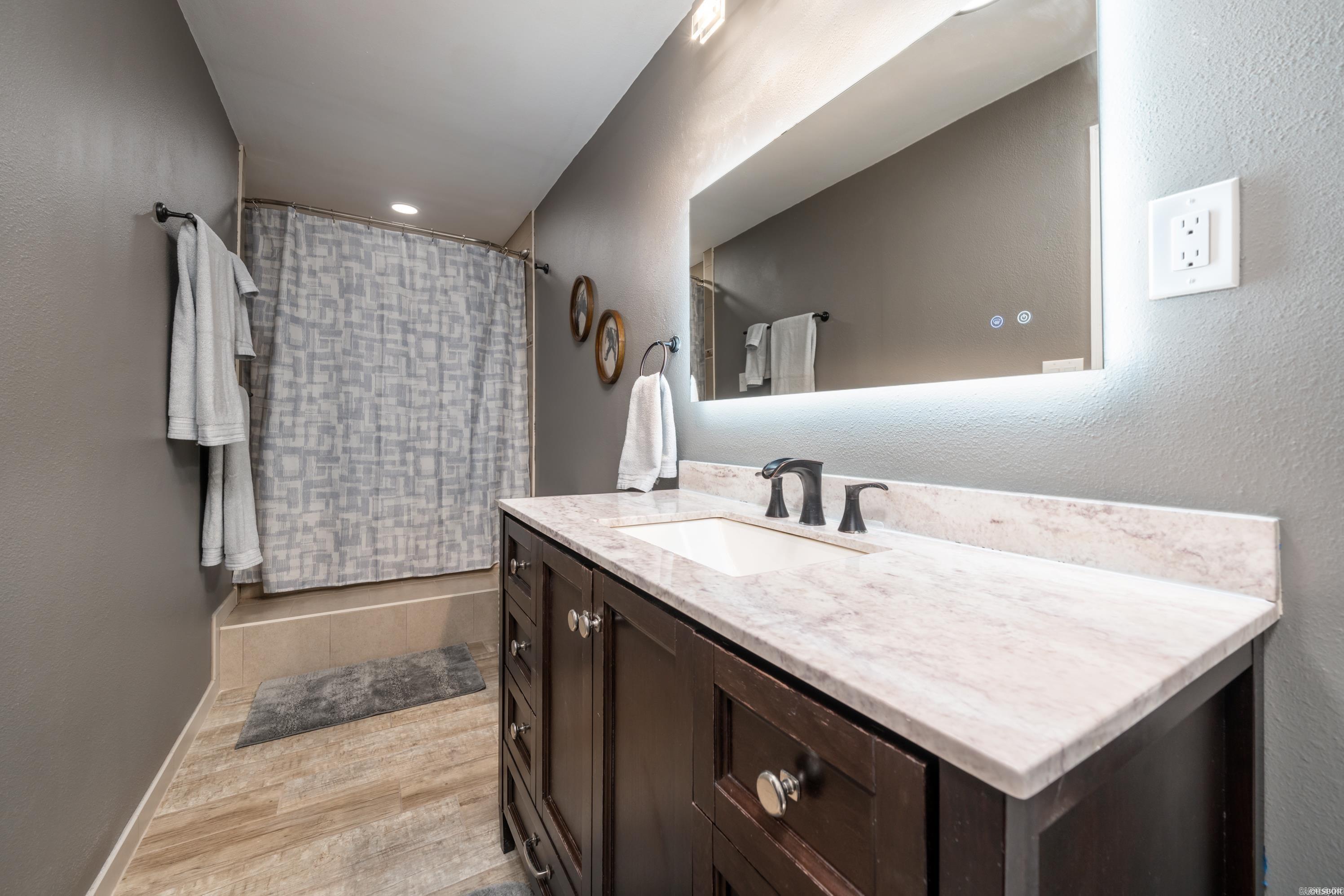 LAKEVIEW COURTS - Residential