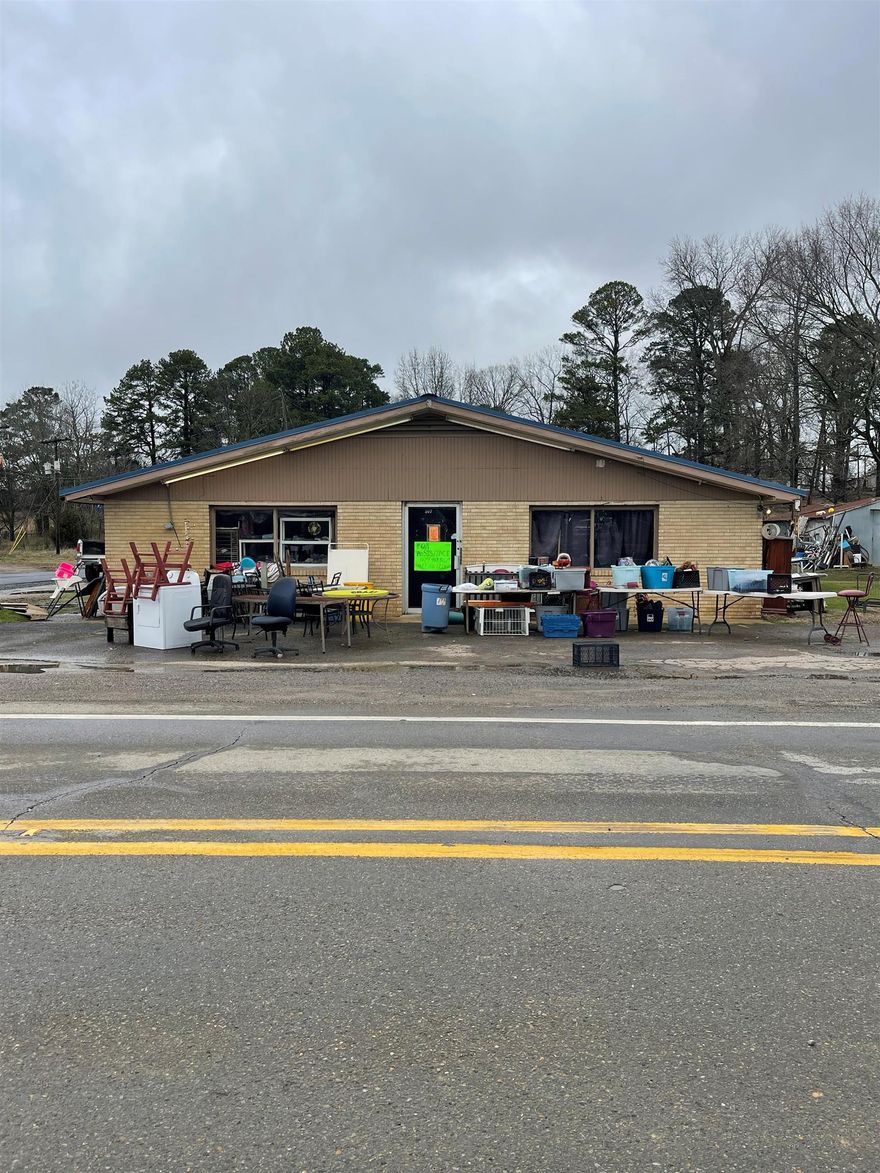 Nice commercial building and land in Wickes