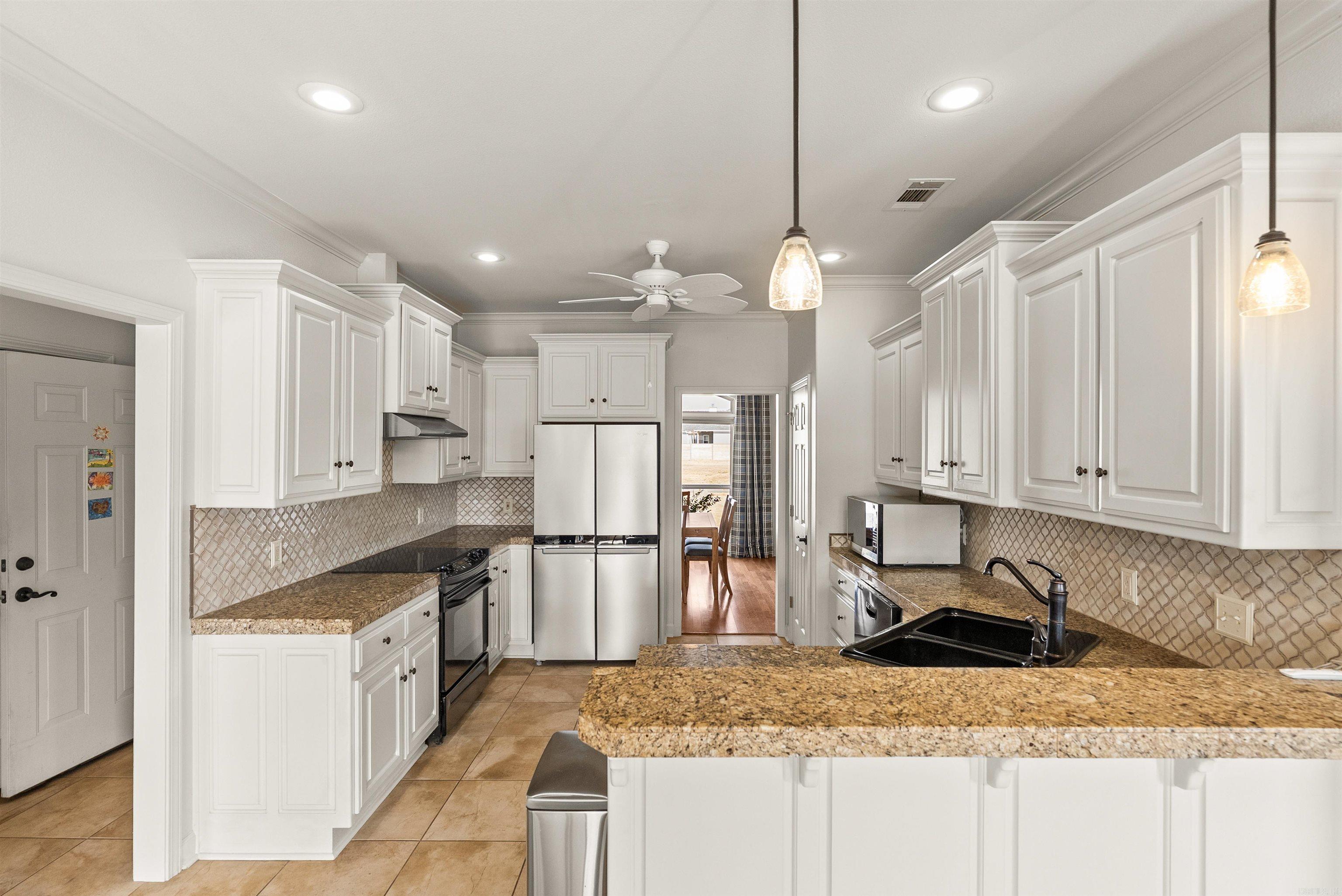 HUNTINGTON ESTATES - Residential