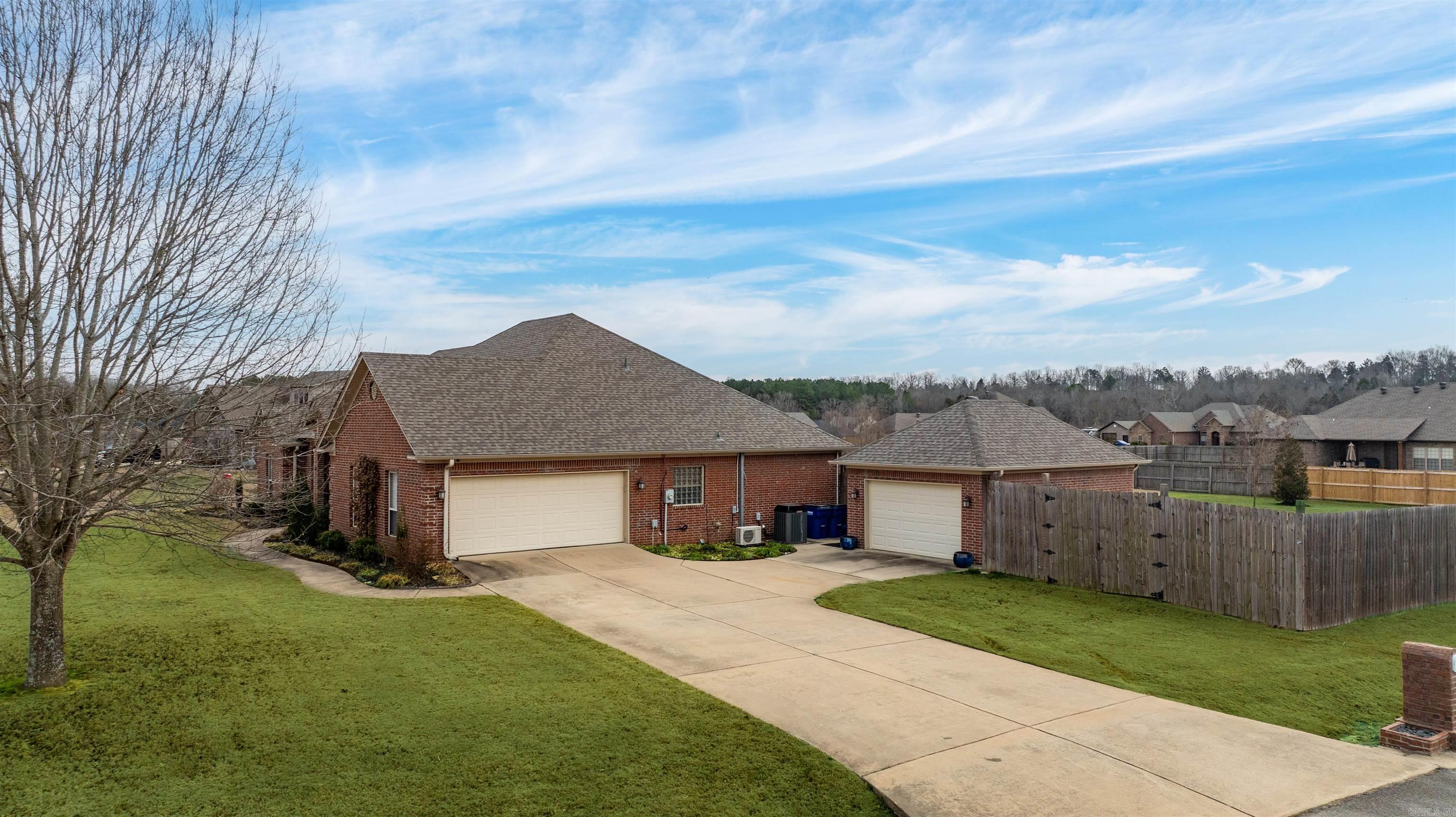 HUNTINGTON ESTATES - Residential