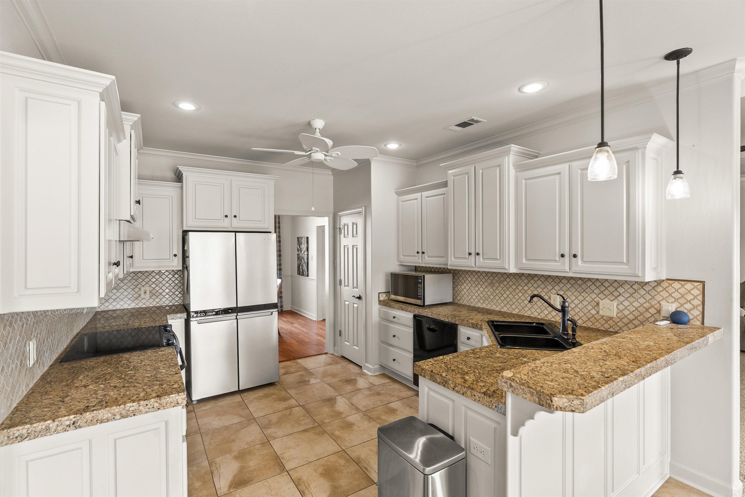 HUNTINGTON ESTATES - Residential