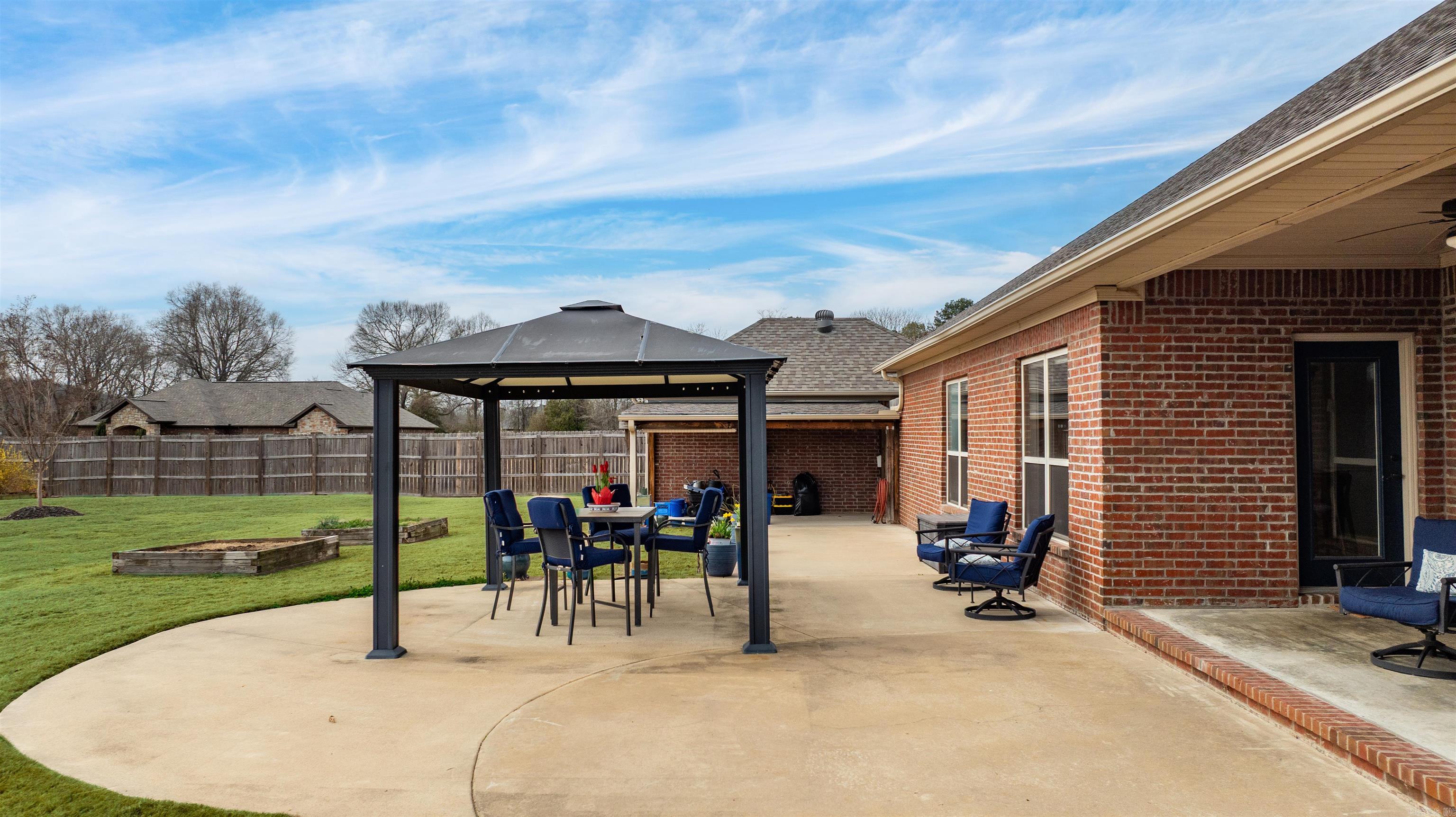 HUNTINGTON ESTATES - Residential