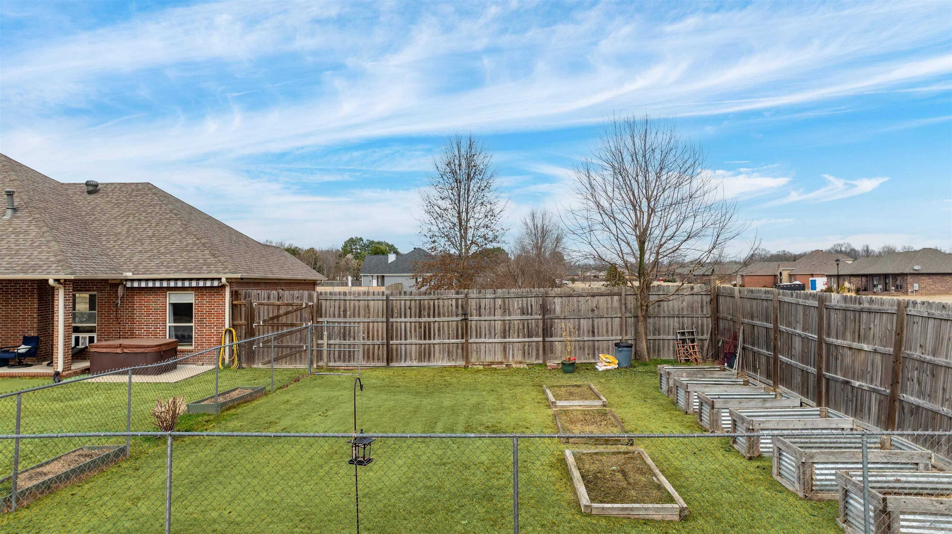 HUNTINGTON ESTATES - Residential