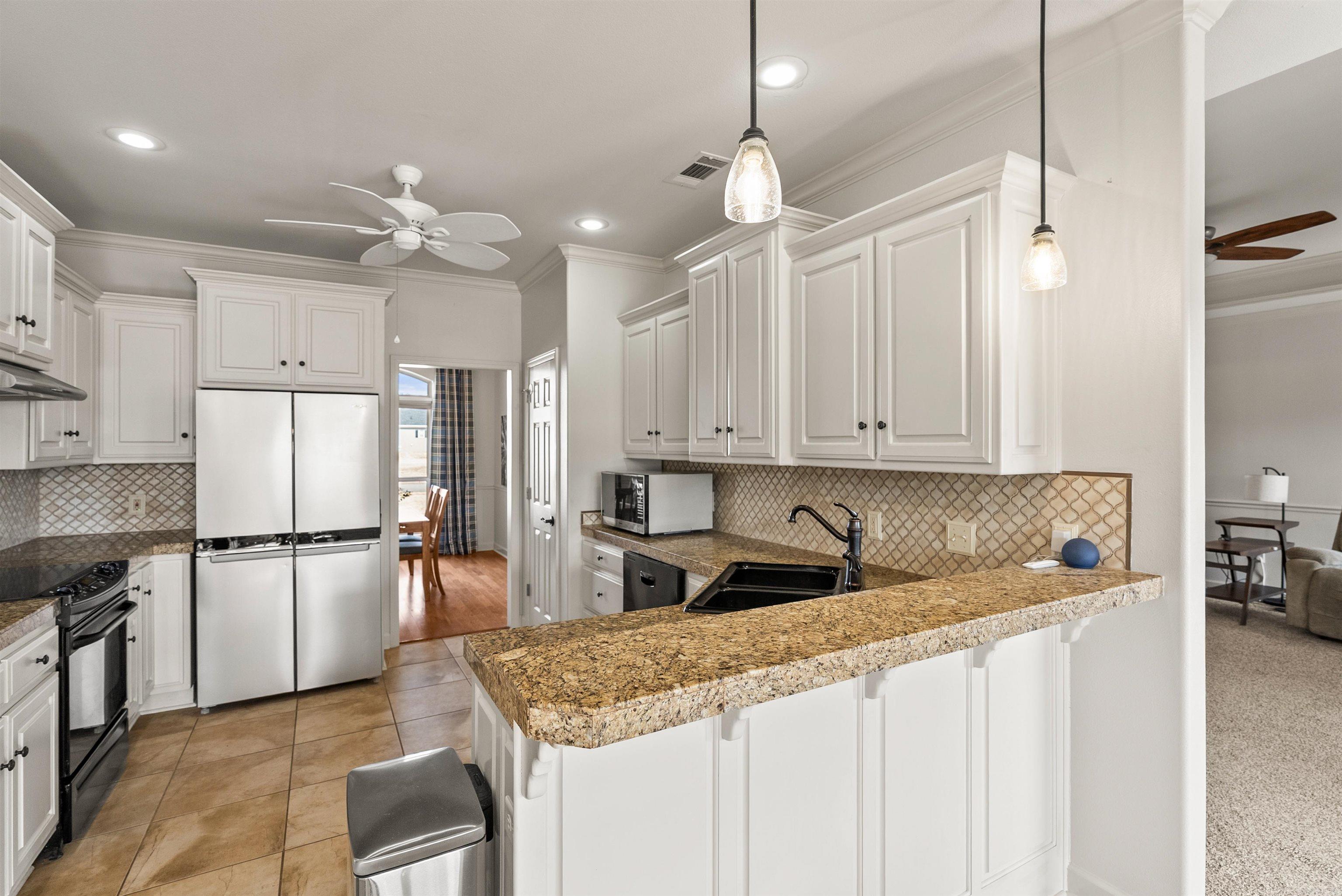 HUNTINGTON ESTATES - Residential