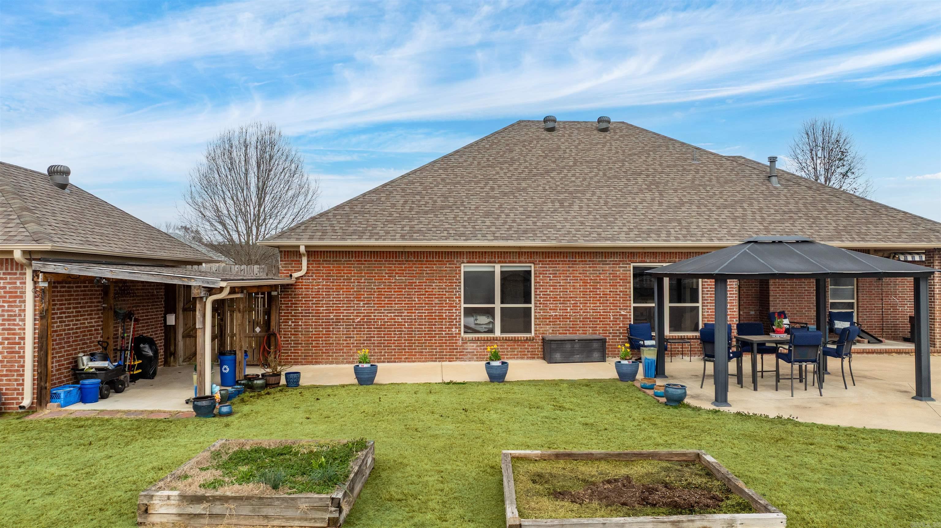 HUNTINGTON ESTATES - Residential