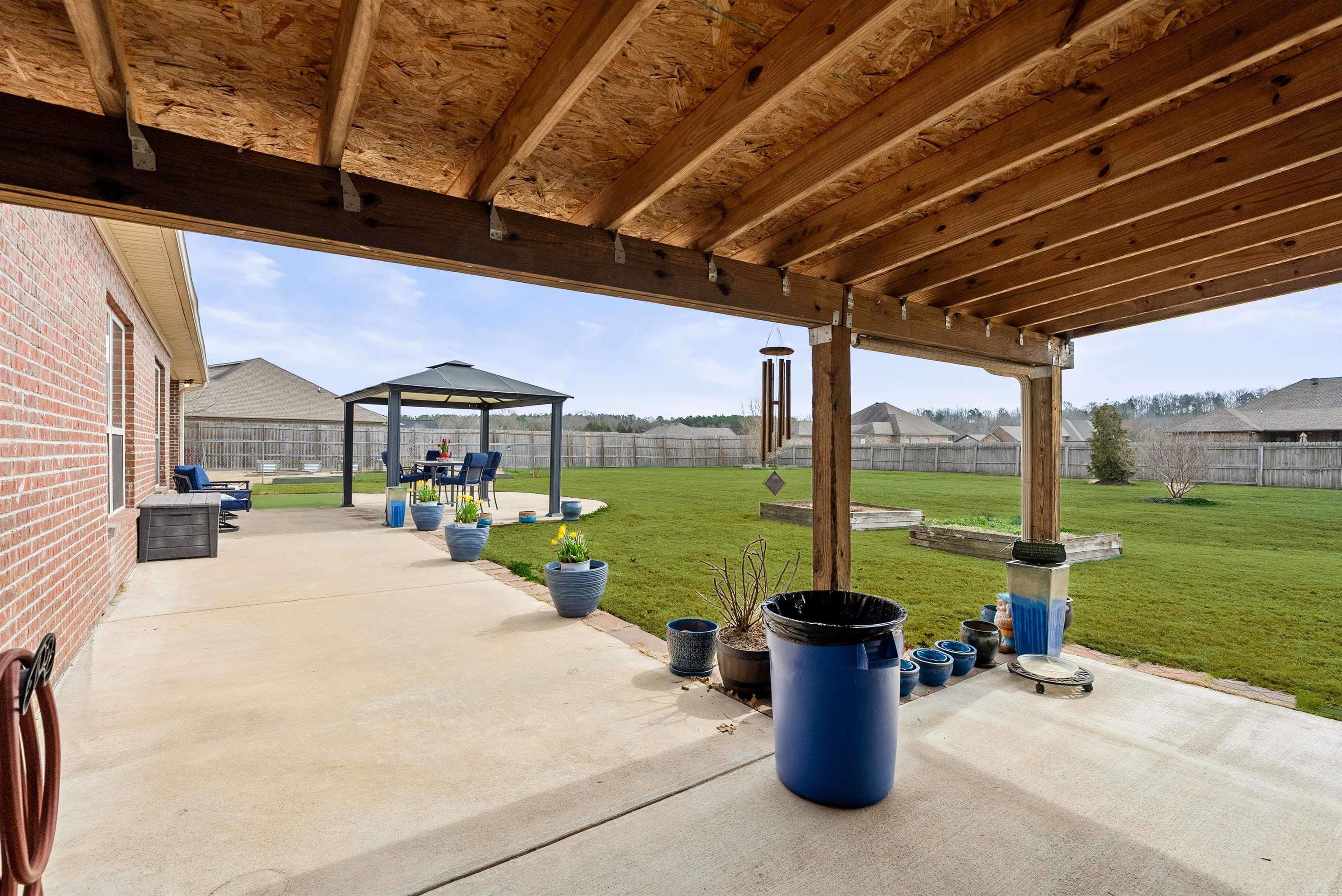 HUNTINGTON ESTATES - Residential