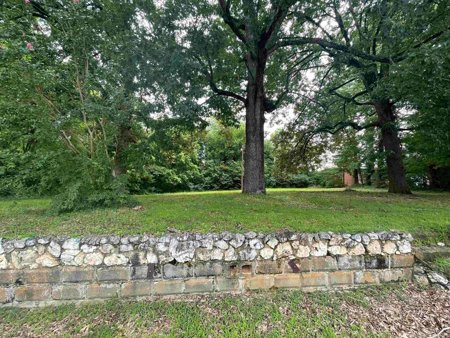 Location, Location, Location!  Commercial lot right in the middle of the heart of Benton!  If you are looking for a great place to build a medical office, this is it!  This lot is located a short distance from the Hospital, many medical offices, banks, and other commercial entities. Zoned C1