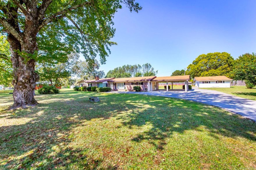 Excellent, well-built brick home centrally located in beautiful Heber Springs! This 3 bedroom/2 1/2 bathroom one level home features spacious bedrooms, screened in back porch, storm cellar and much more! Would make a wonderful starter home or place to retire, great structure and low maintenance!