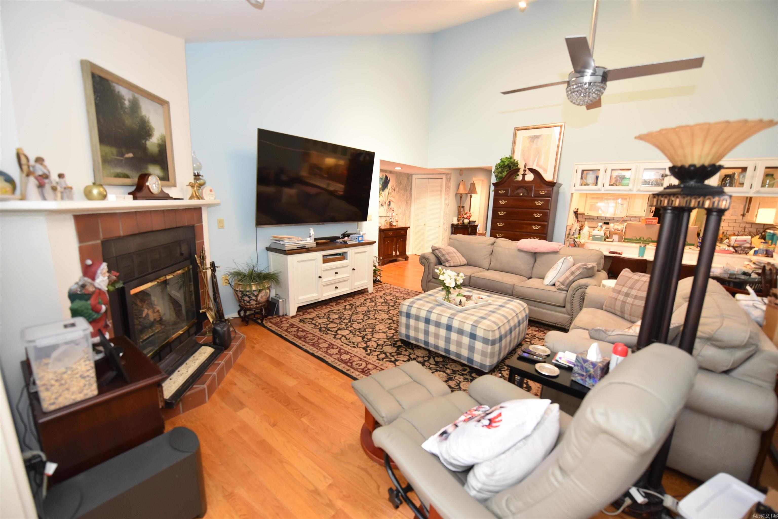 COUNTRY CLUB RIDGE TOWN - Residential
