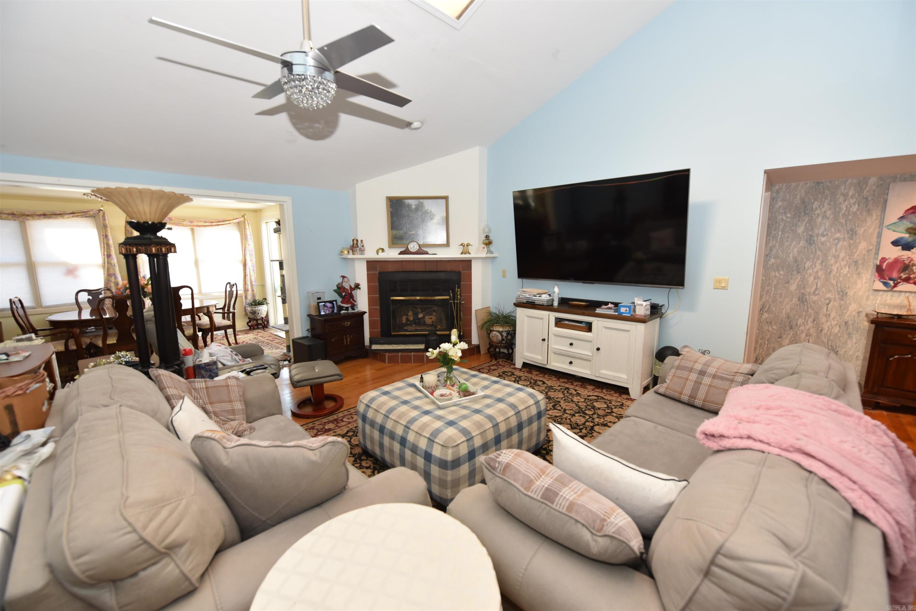 COUNTRY CLUB RIDGE TOWN - Residential