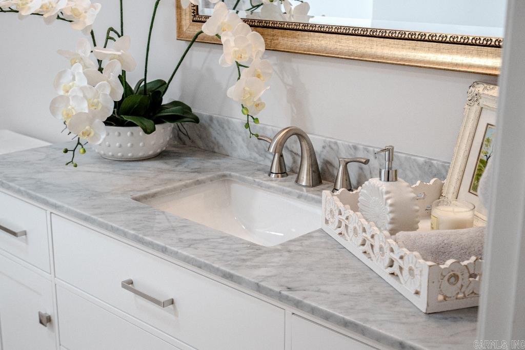 MEADOW-WOOD - Residential