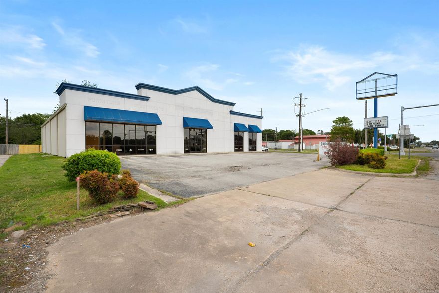 Prime commercial opportunity in a high-visibility location. This 7,200 square foot Retail building at 500 Hwy 463 N in Trumann, AR sits on a desirable corner lot, offering excellent exposure and easy access for customers.  The property features a spacious, open layout that can accommodate a variety of retail or commercial uses. Large storefront windows provide great natural light and strong curb appeal, while the prominent corner positioning ensures steady traffic flow and maximum signage visibility.  With ample space for retail displays, offices, or showroom areas, this building is well-suited for an owner-user or investor looking to expand their portfolio. The location offers convenient access to major roadways, making it an ideal spot for attracting both local and passing traffic with a VPD of 6,400 and Zoned C-2.