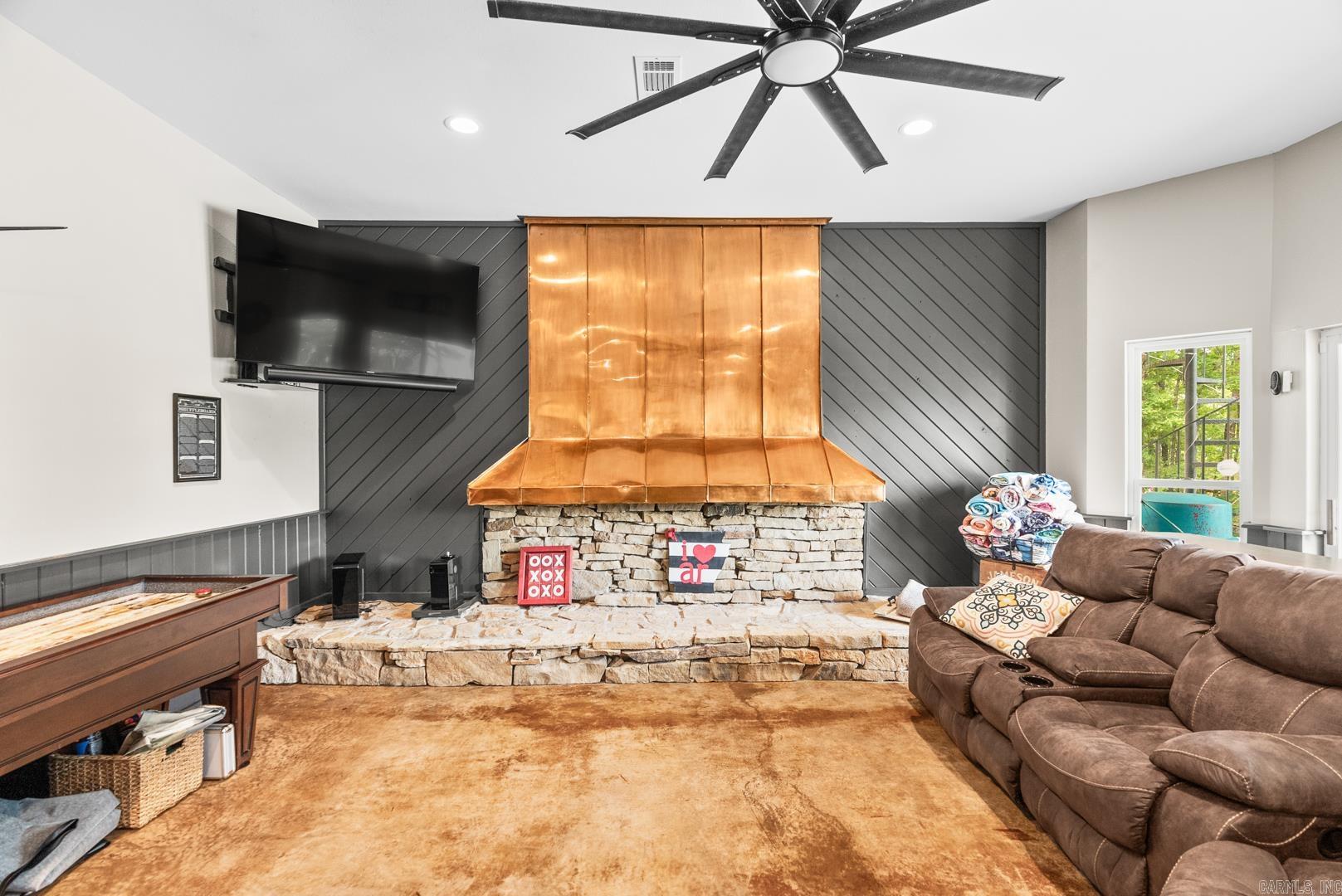 DIAMOND BLUFF ESTATES - Residential