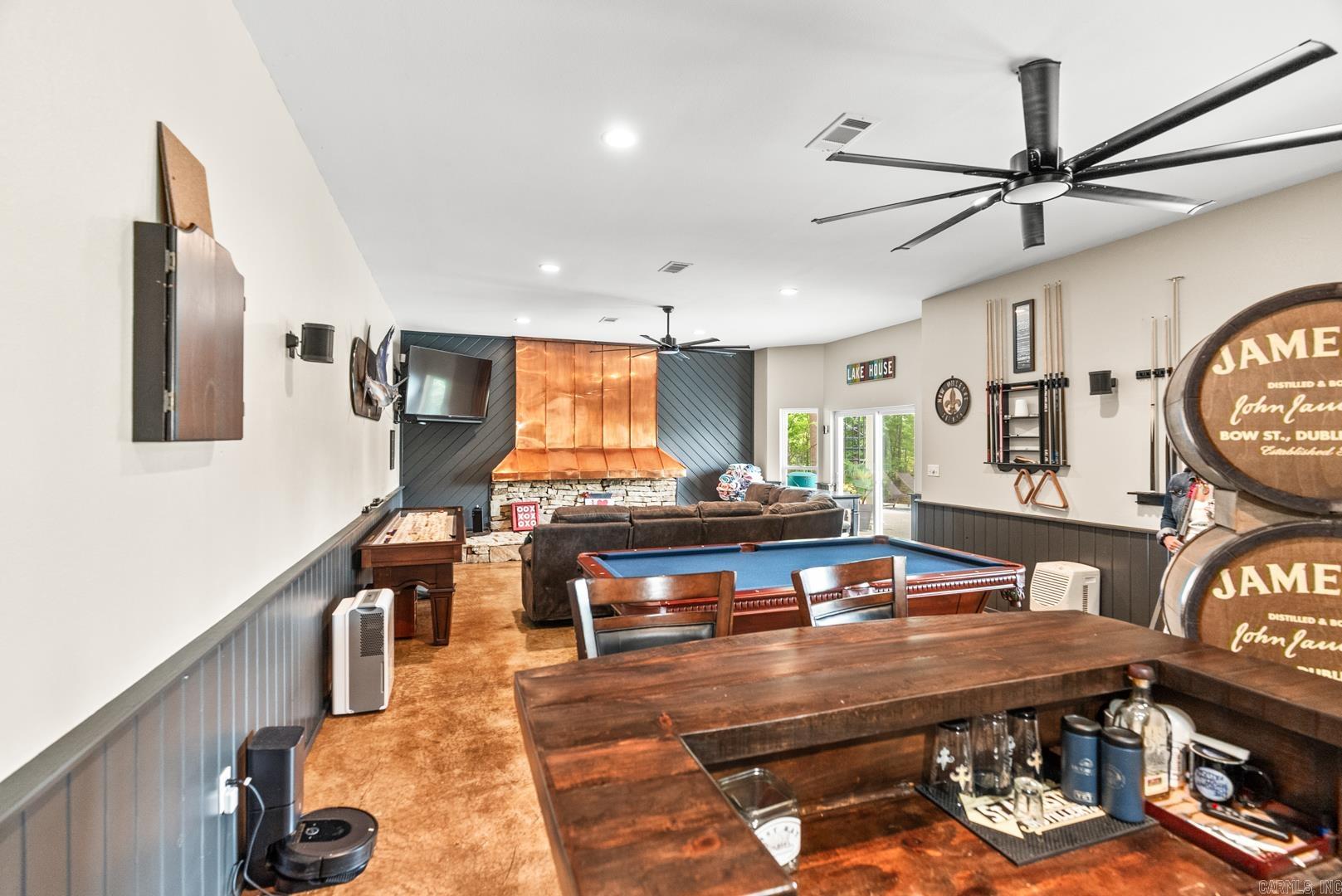 DIAMOND BLUFF ESTATES - Residential