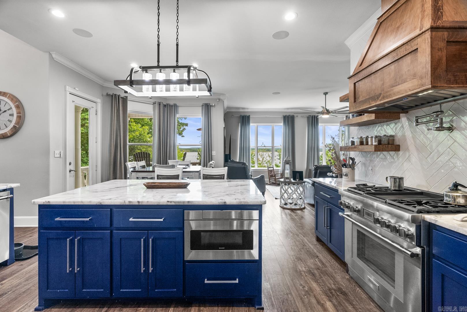 DIAMOND BLUFF ESTATES - Residential