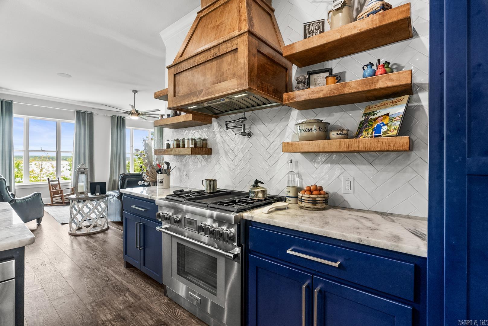 DIAMOND BLUFF ESTATES - Residential