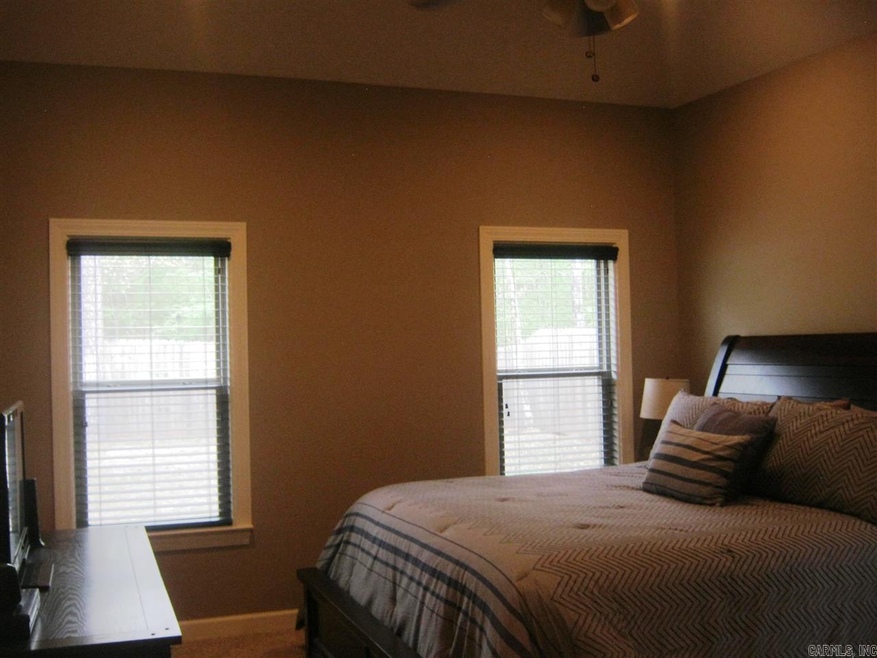 OAK GLENN - Residential