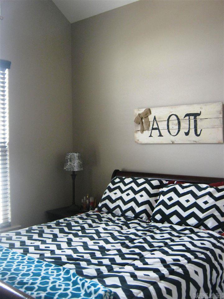 OAK GLENN - Residential