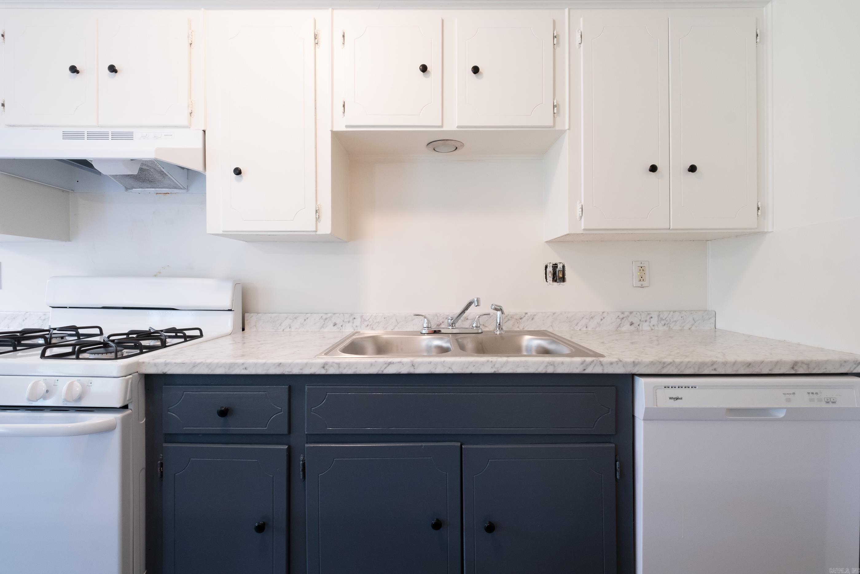 NORTH HILLS MANOR - Residential