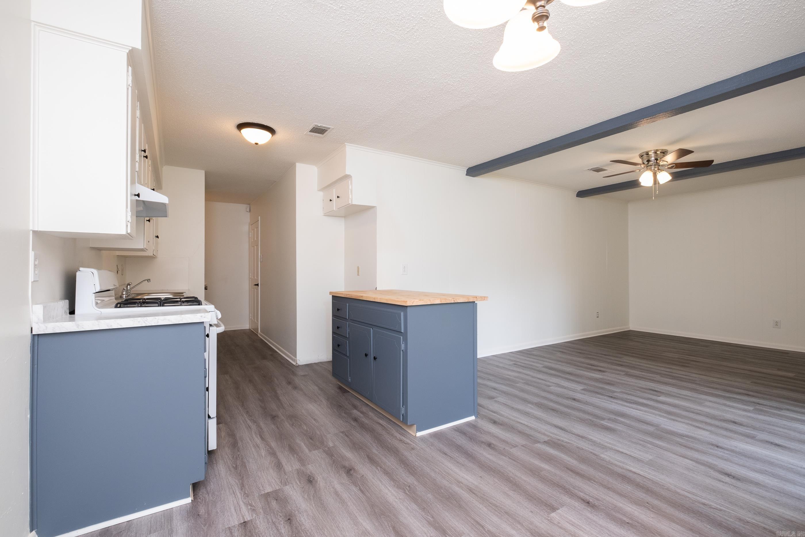 NORTH HILLS MANOR - Residential